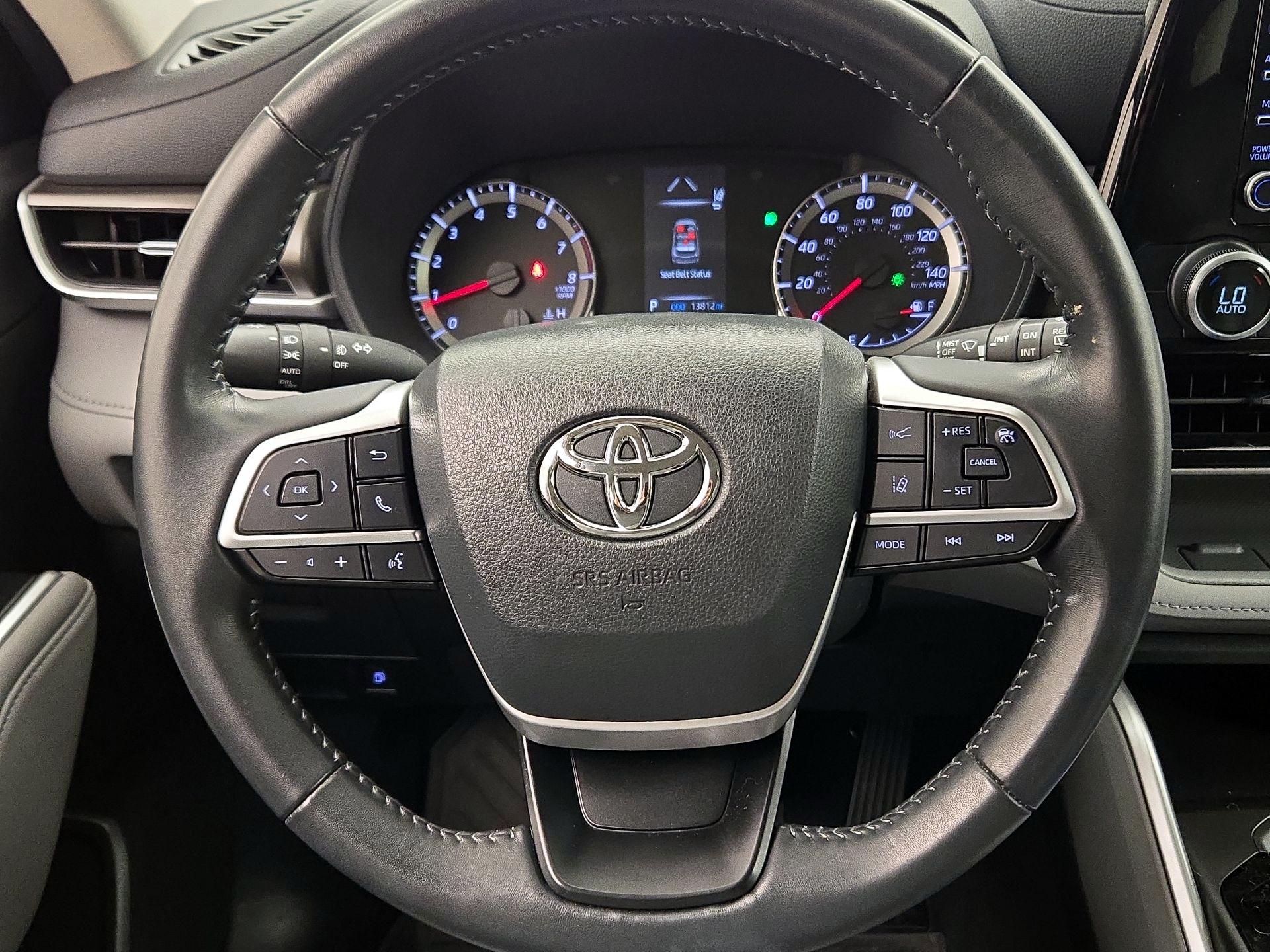 Thumbnail: 2022 Toyota Highlander - 10