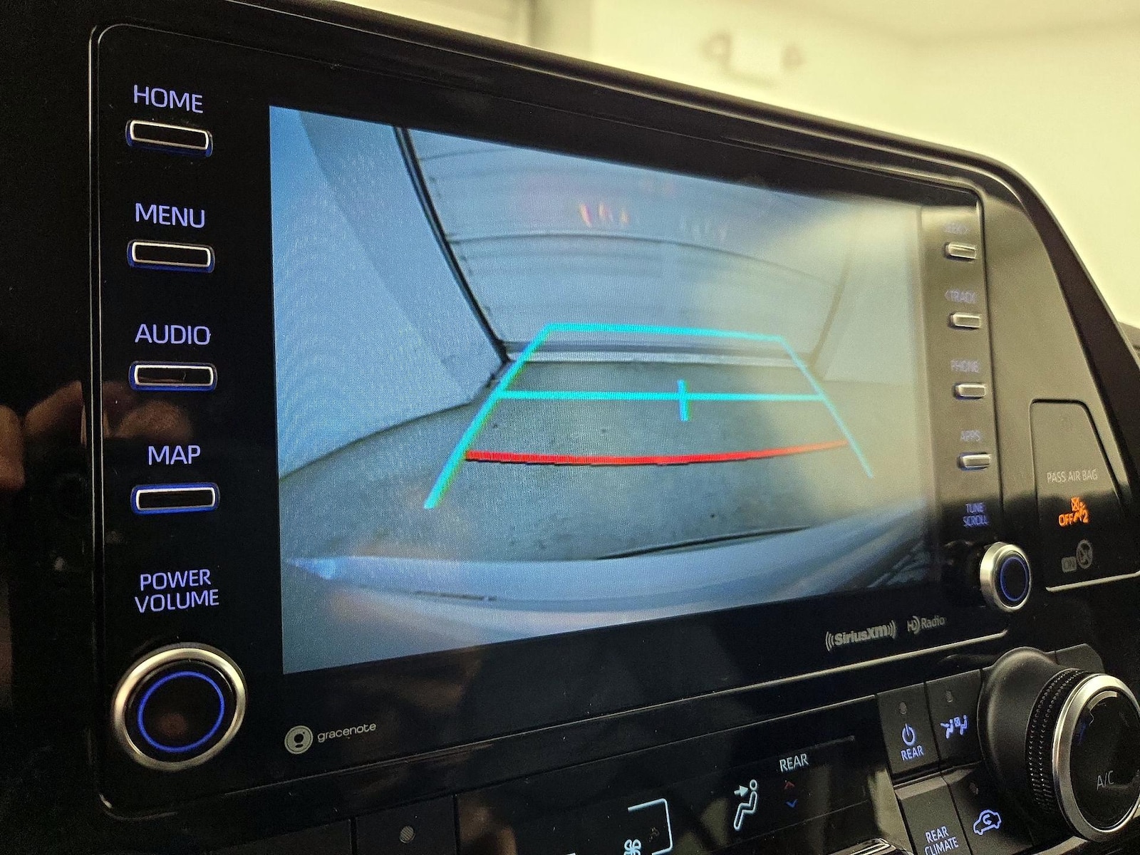 2022 Toyota Highlander LE - Photo 14