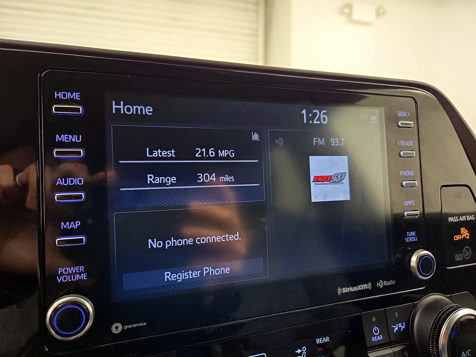 2022 Toyota Highlander LE - Photo 15