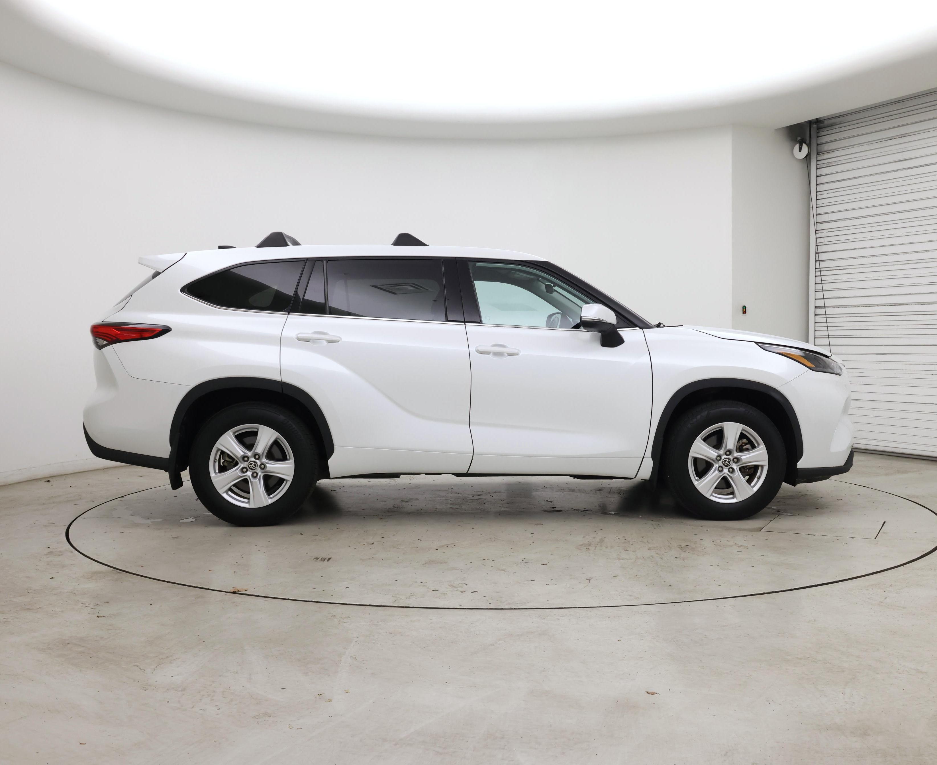 Thumbnail: 2022 Toyota Highlander - 7