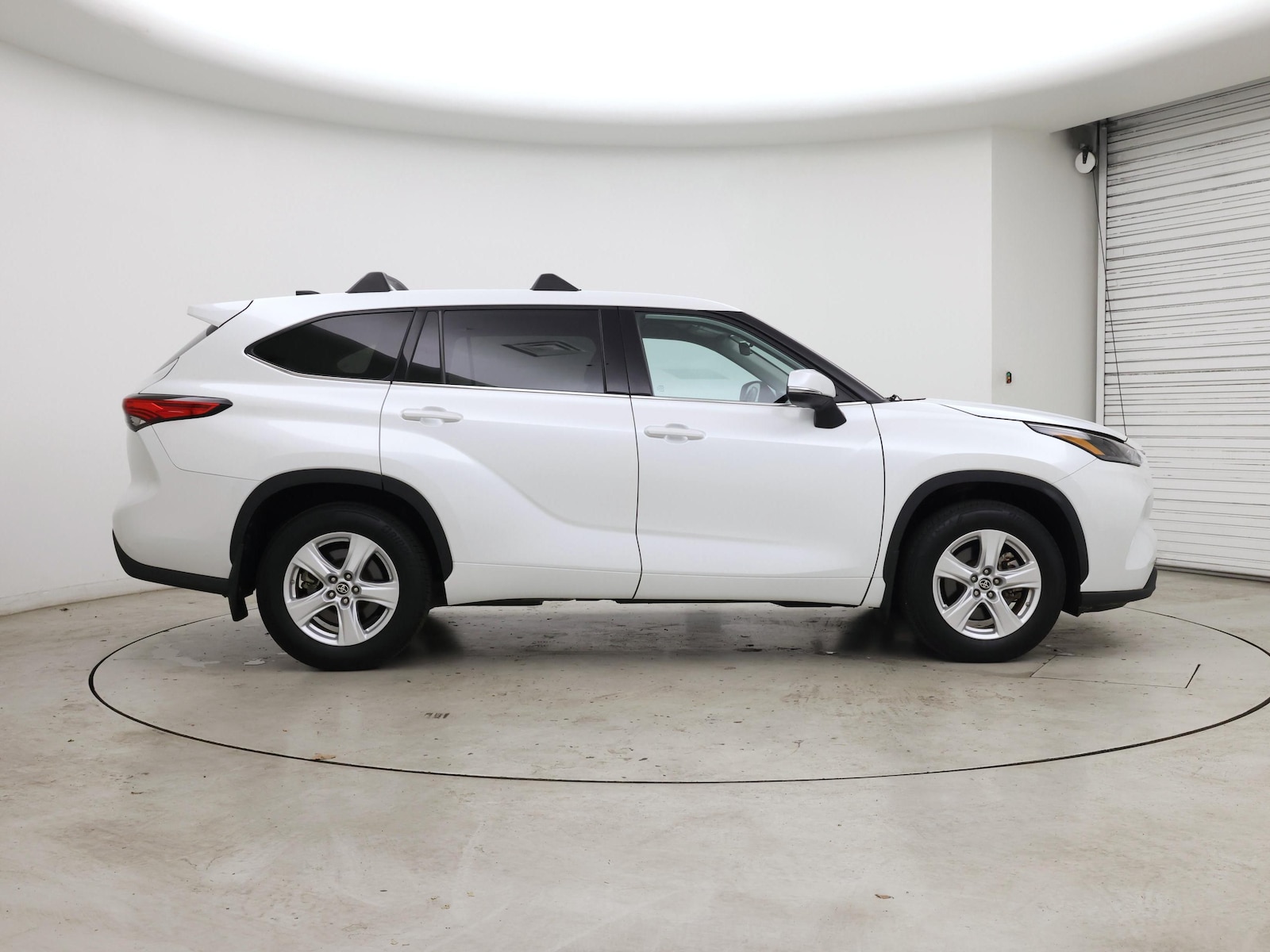 2022 Toyota Highlander LE - Photo 8