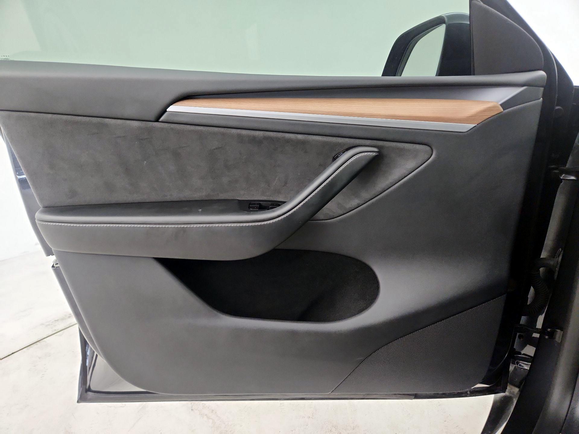 Thumbnail: 2025 Tesla Model Y - 12