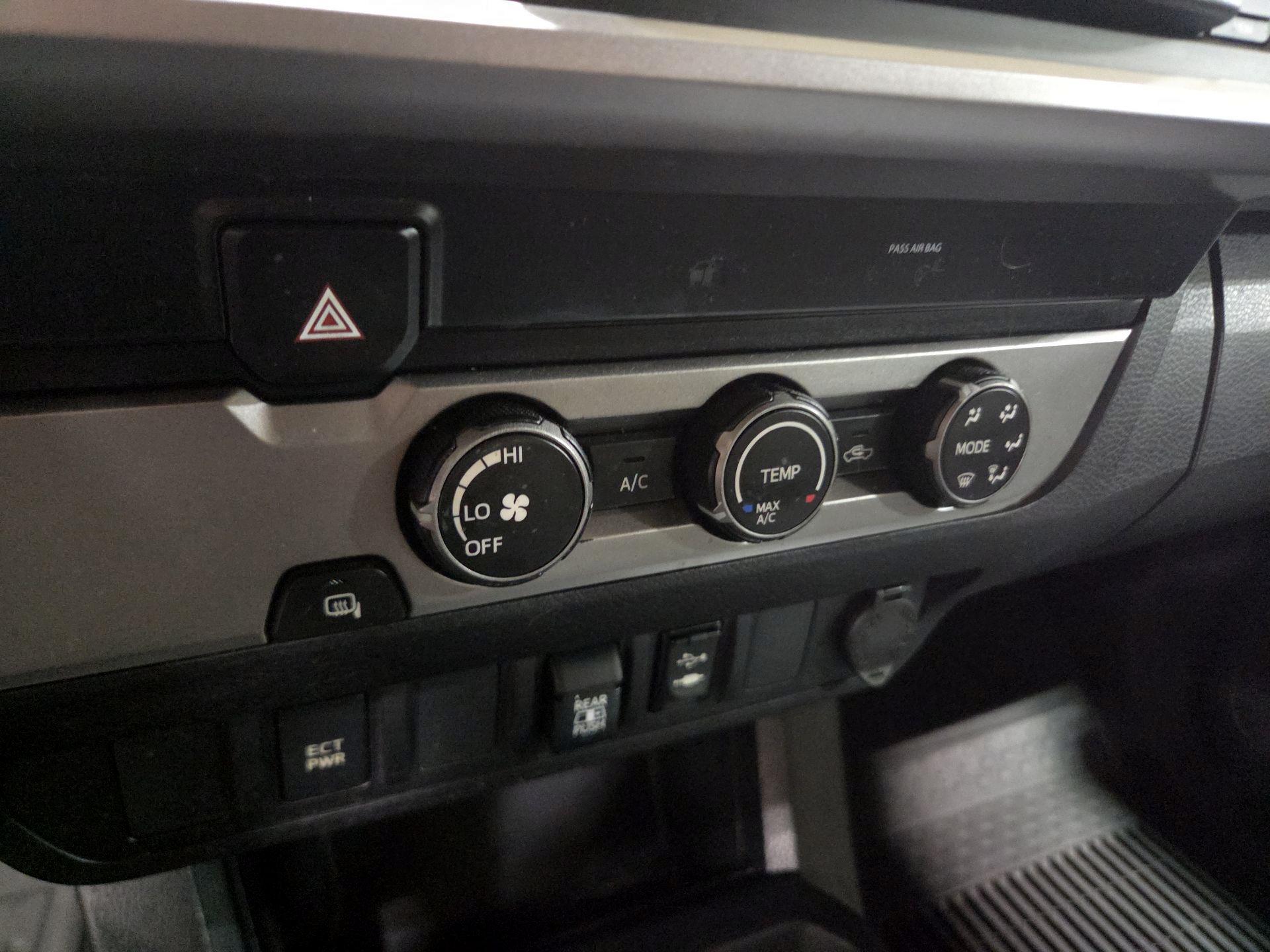 Thumbnail: 2019 Toyota Tacoma - 15