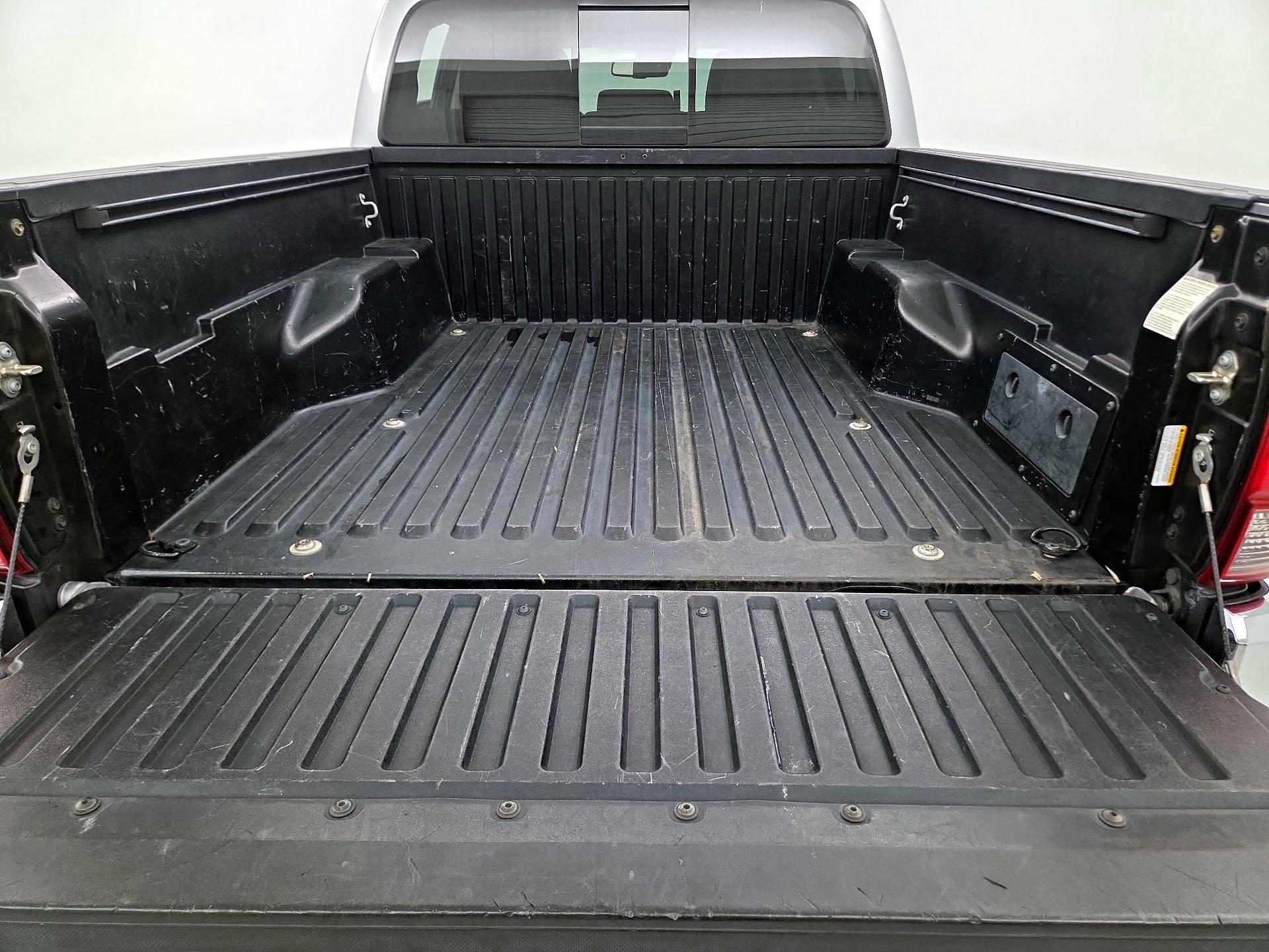 Thumbnail: 2019 Toyota Tacoma - 19