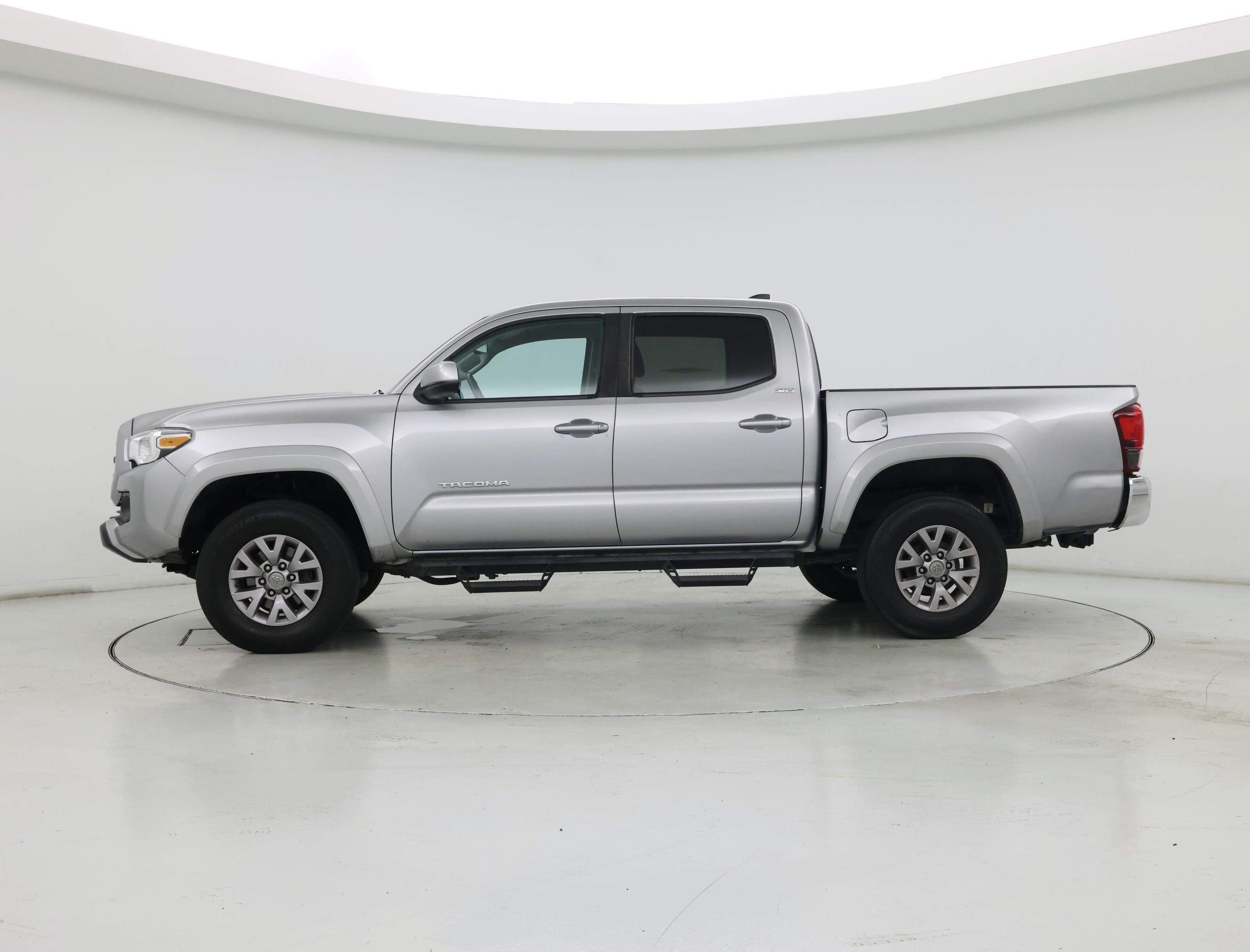 Thumbnail: 2019 Toyota Tacoma - 3