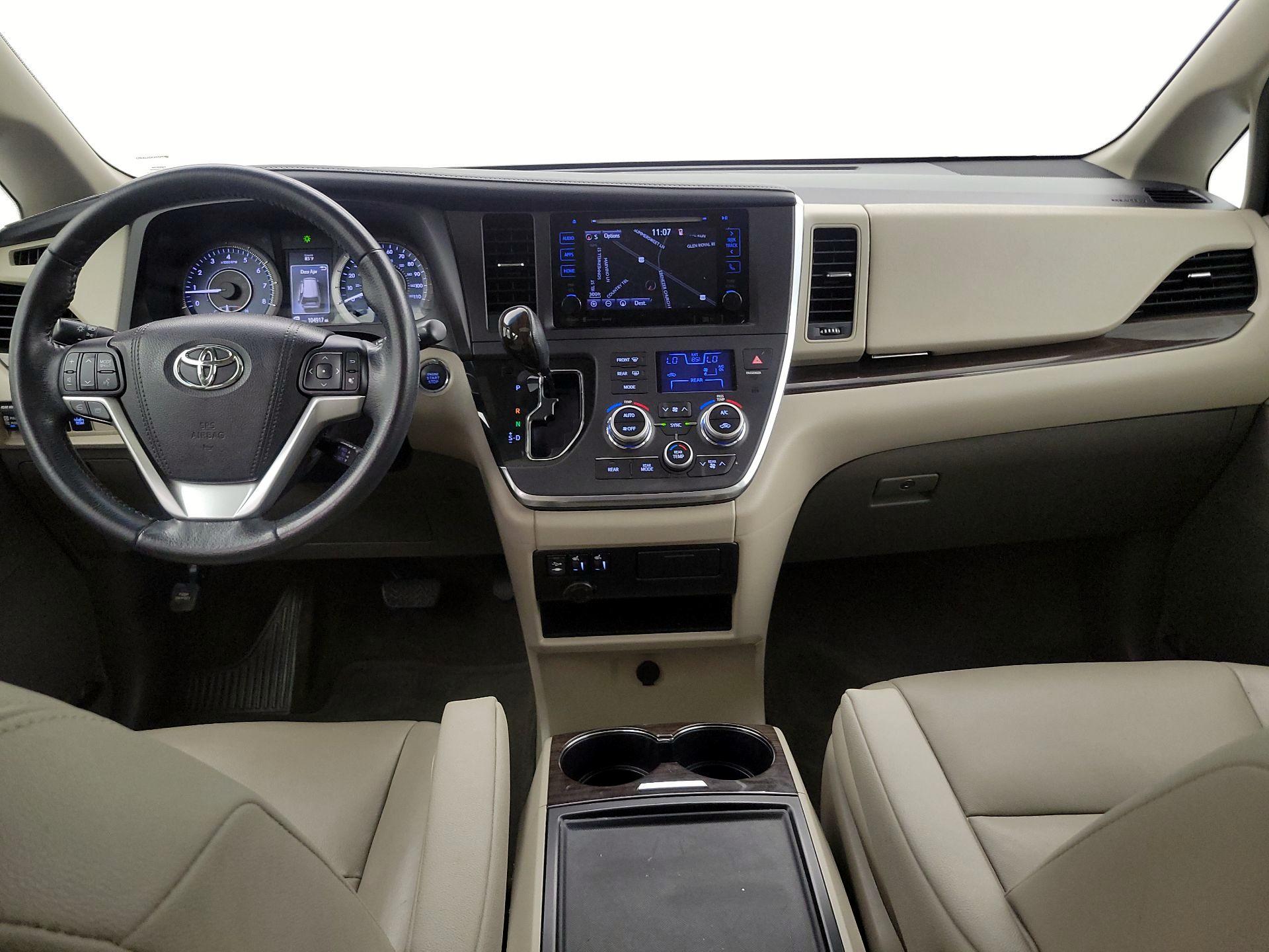 Thumbnail: 2017 Toyota Sienna - 9