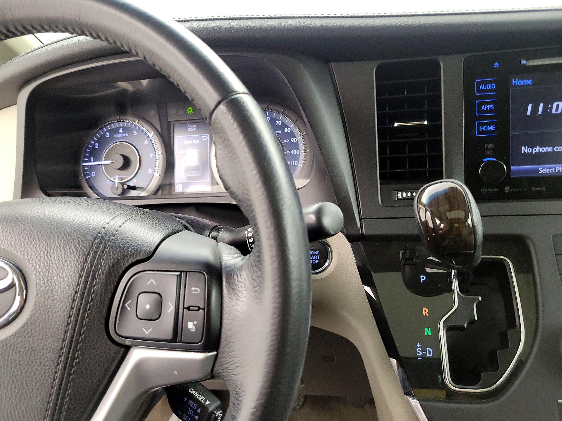 Thumbnail: 2017 Toyota Sienna - 18