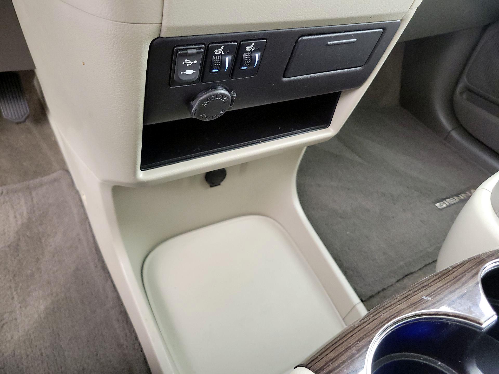 Thumbnail: 2017 Toyota Sienna - 19