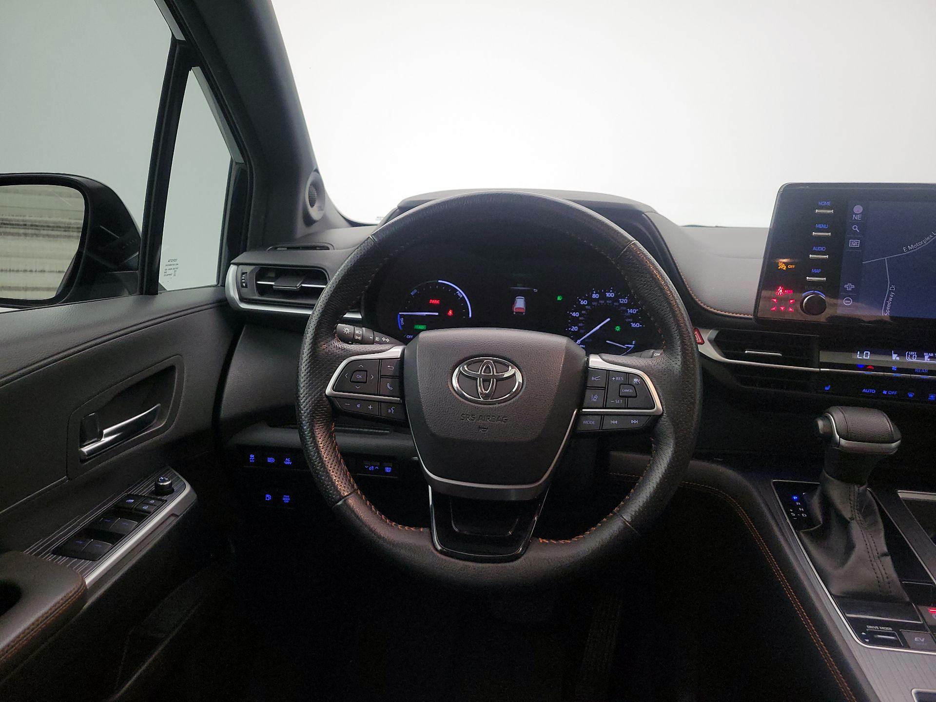 Thumbnail: 2022 Toyota Sienna - 10