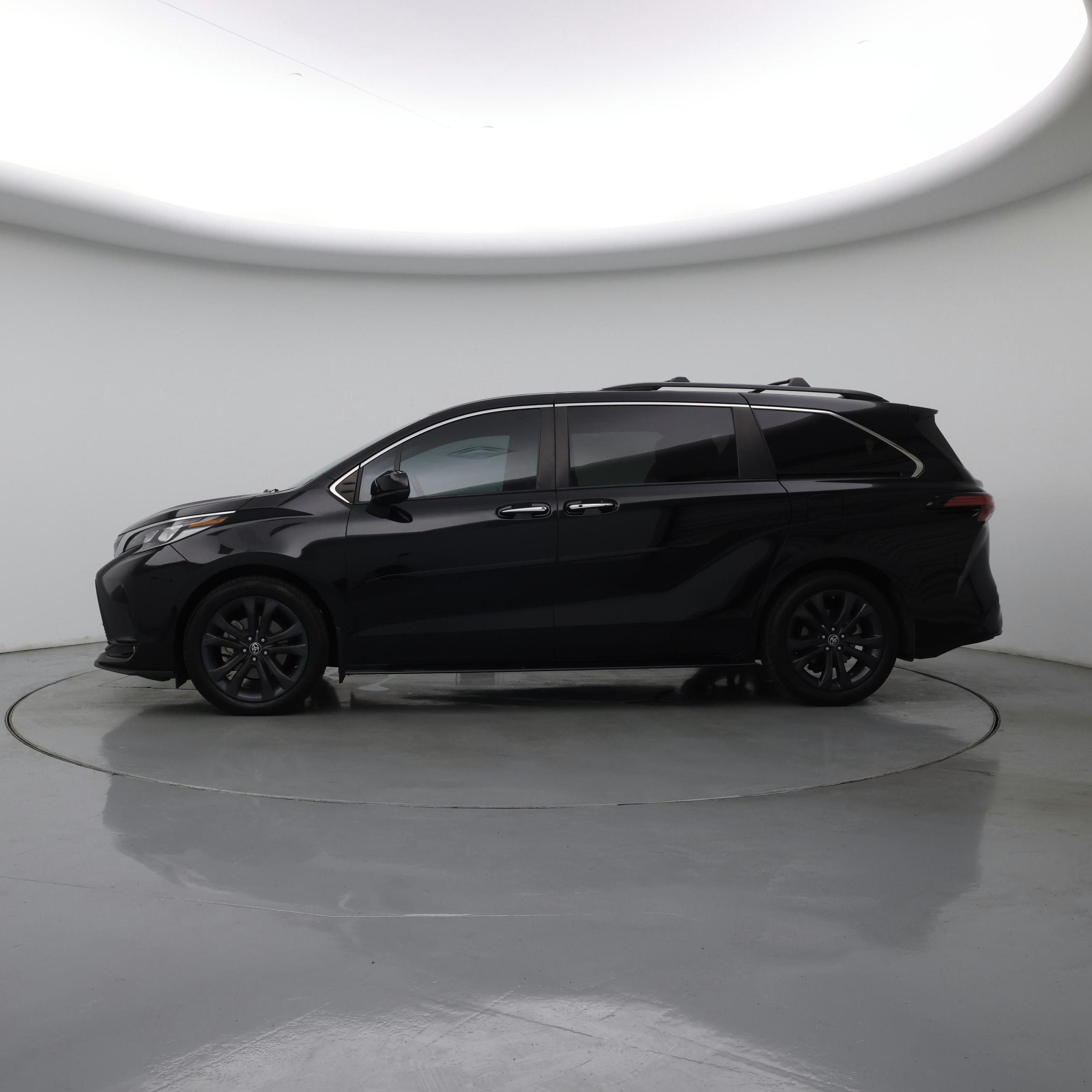 Thumbnail: 2022 Toyota Sienna - 3