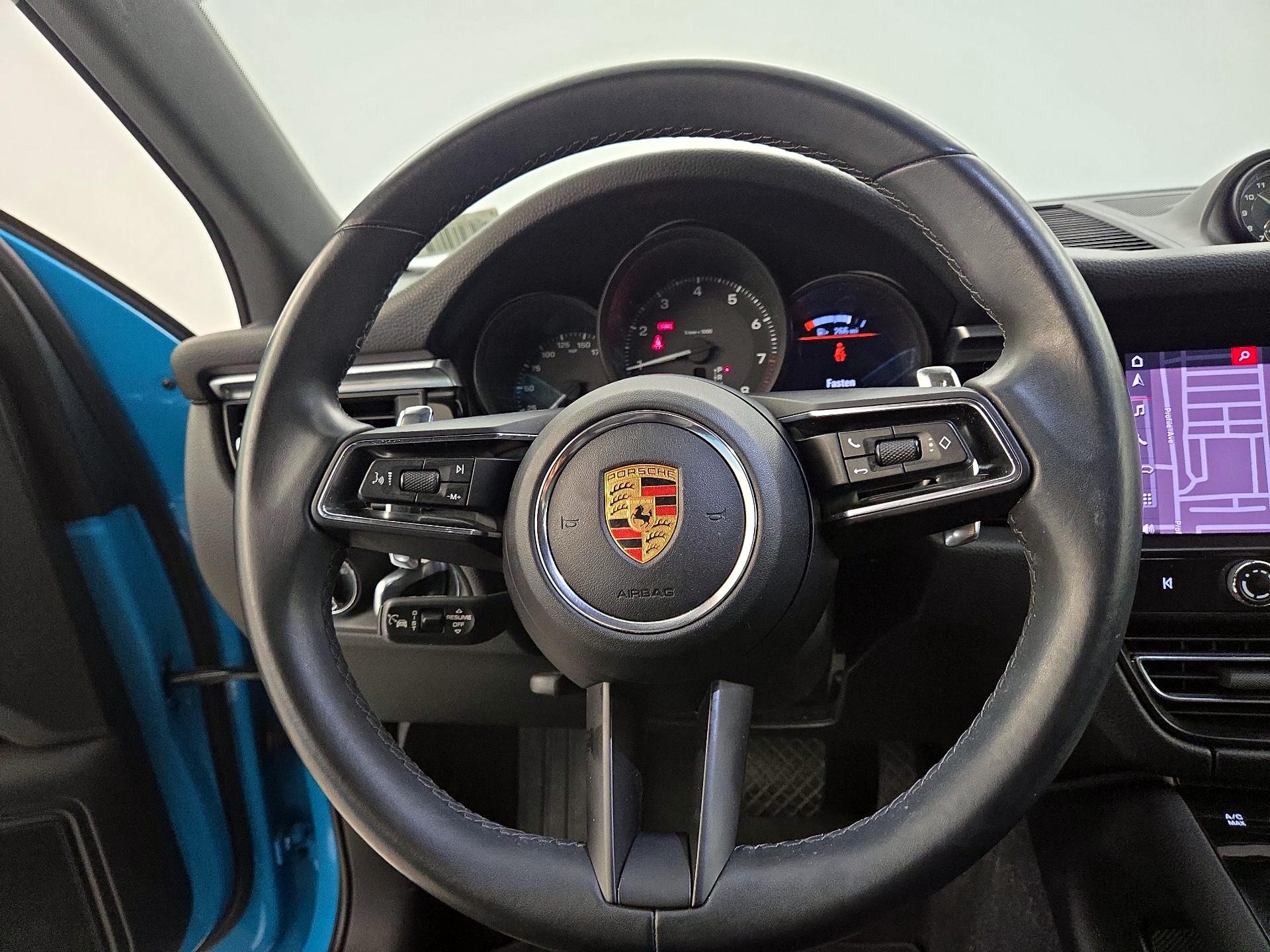 Thumbnail: 2023 Porsche Macan - 10