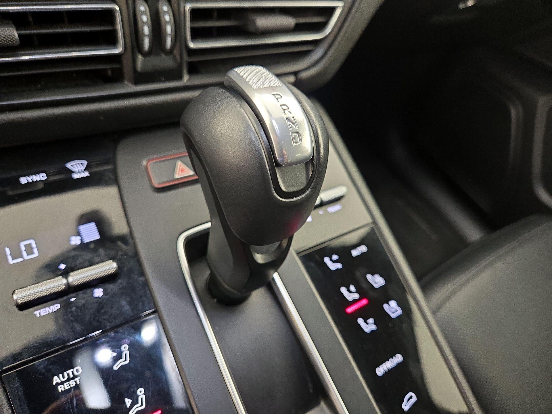 Thumbnail: 2023 Porsche Macan - 18