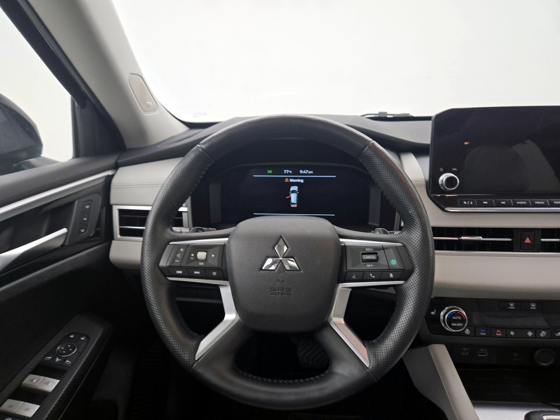 Thumbnail: 2024 Mitsubishi Outlander - 10