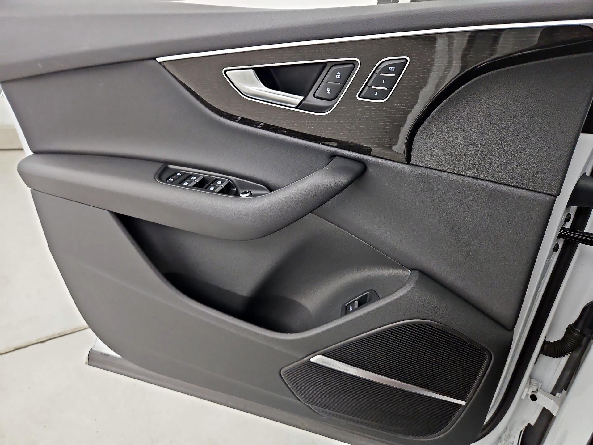Thumbnail: 2022 Audi Q7 - 12