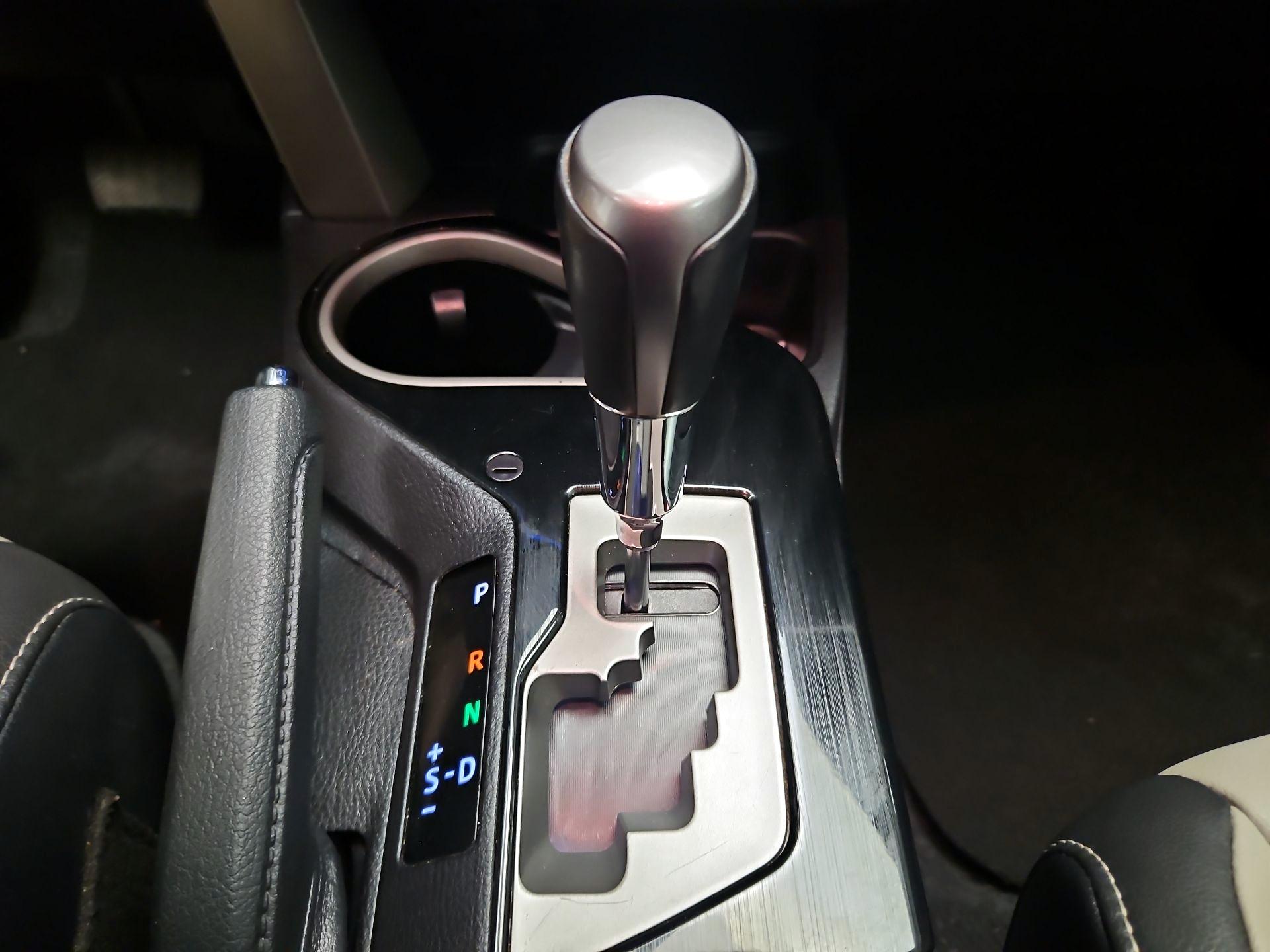 Thumbnail: 2018 Toyota RAV4 - 17