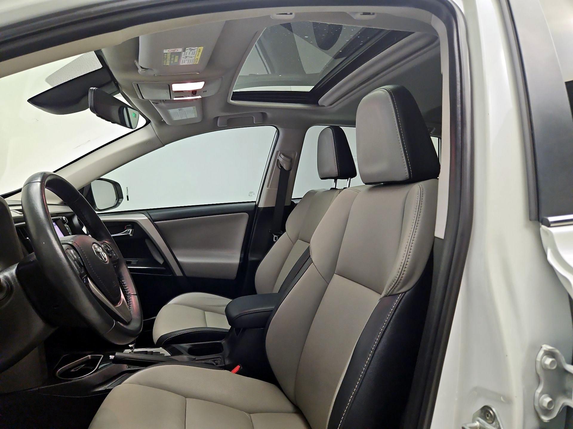 Thumbnail: 2018 Toyota RAV4 - 19