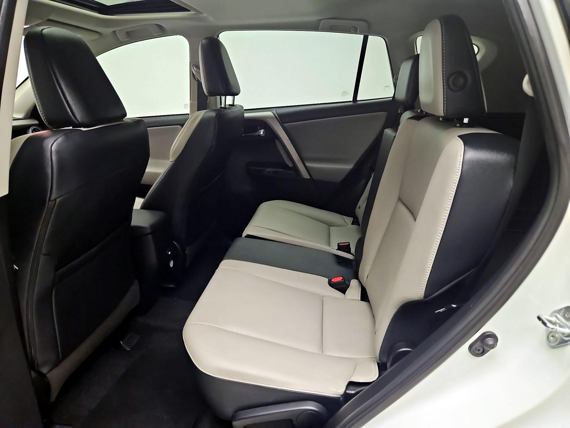 Thumbnail: 2018 Toyota RAV4 - 20