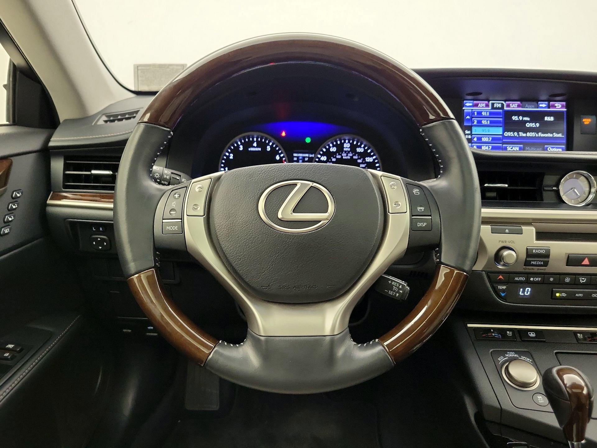 Thumbnail: 2014 Lexus ES - 10