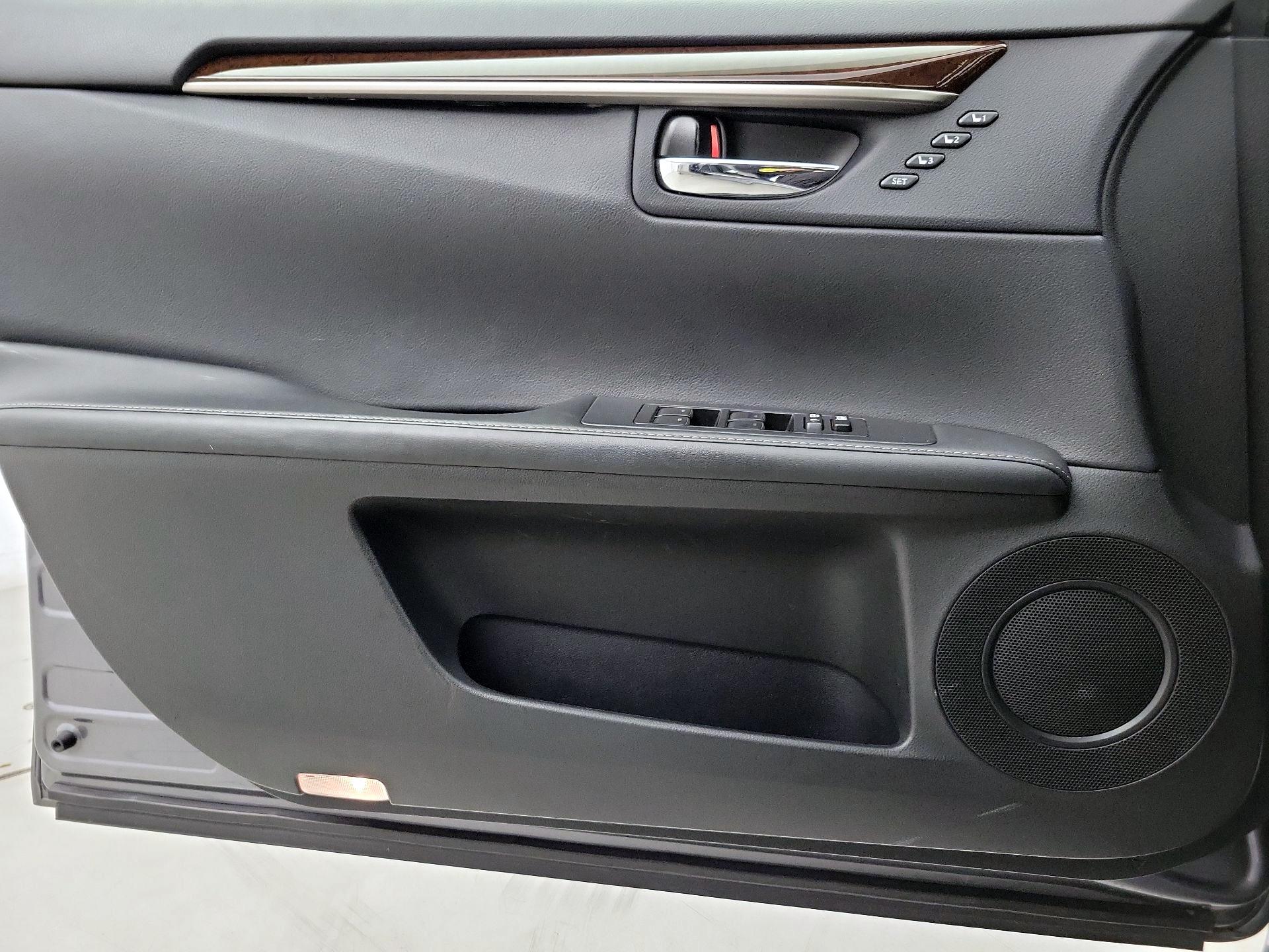 Thumbnail: 2014 Lexus ES - 12