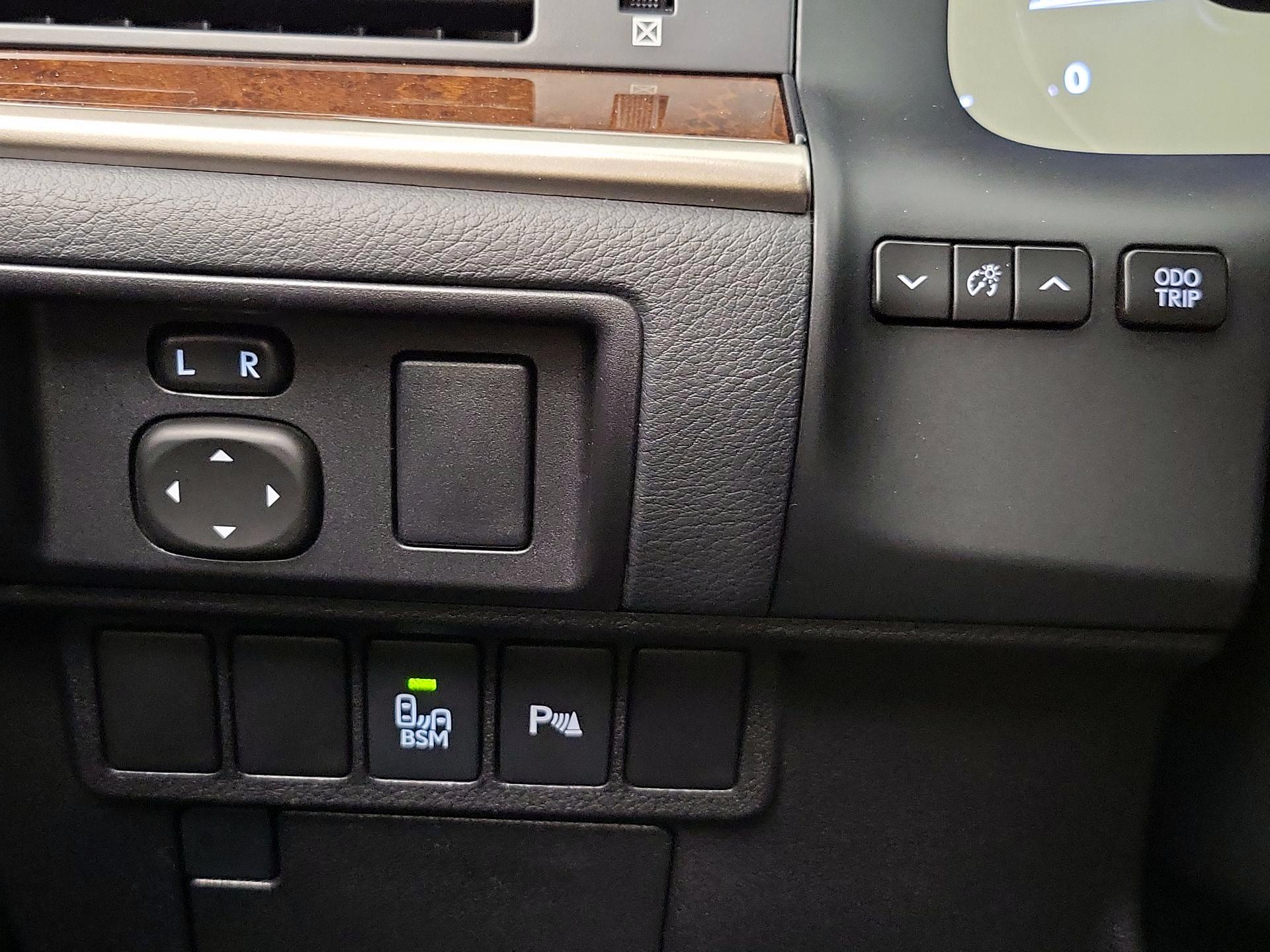 Thumbnail: 2014 Lexus ES - 13