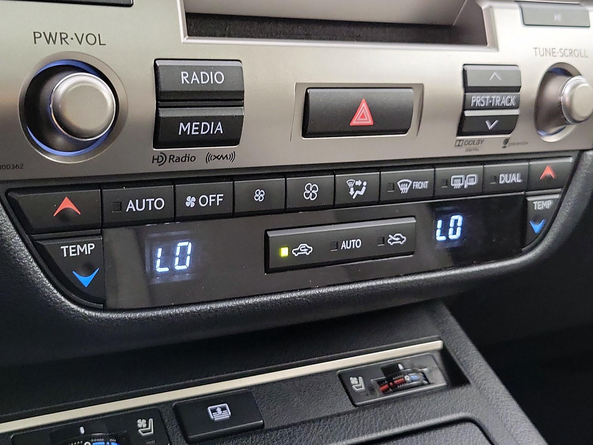 Thumbnail: 2014 Lexus ES - 17