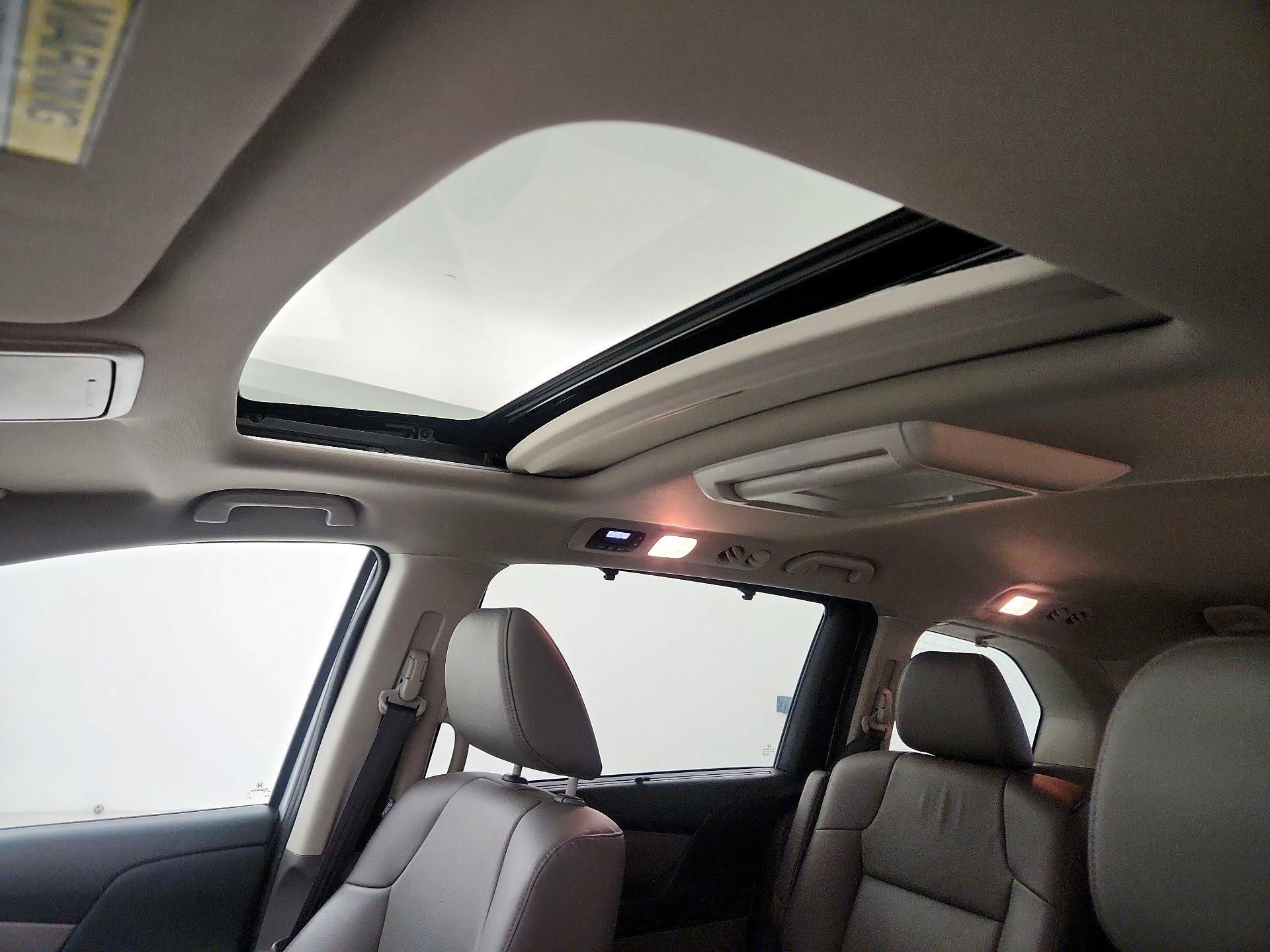 Thumbnail: 2015 Honda Odyssey - 19