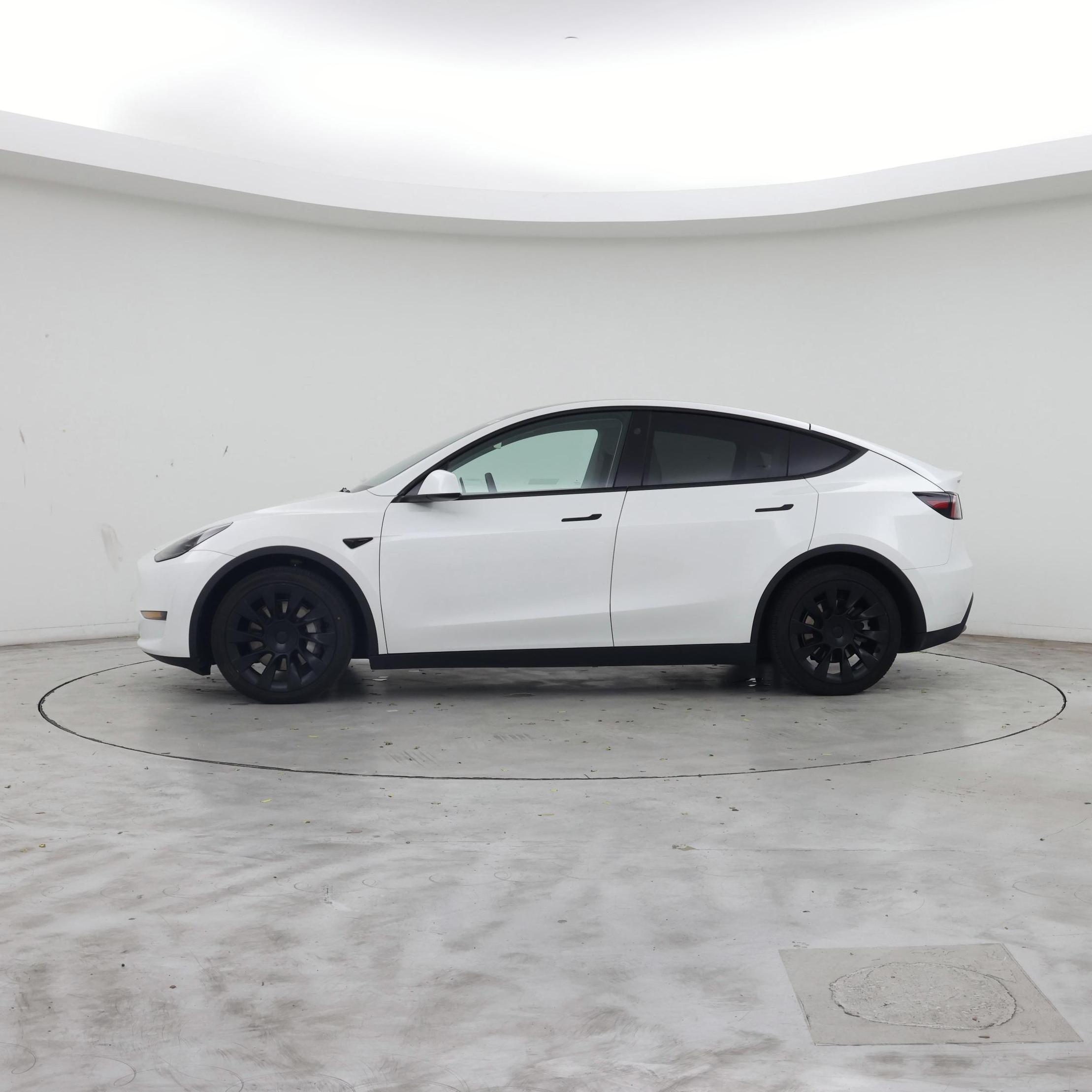 Thumbnail: 2023 Tesla Model Y - 3