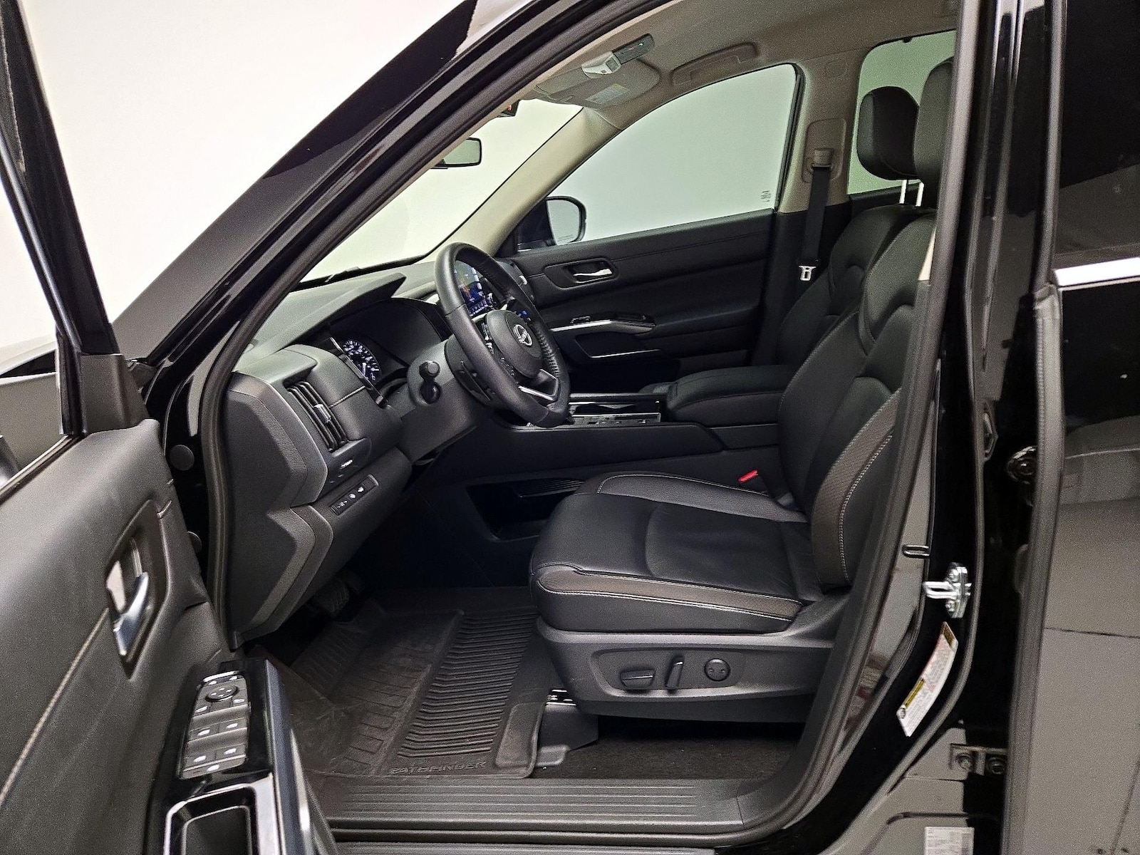 2025 Nissan Pathfinder SL - Photo 12