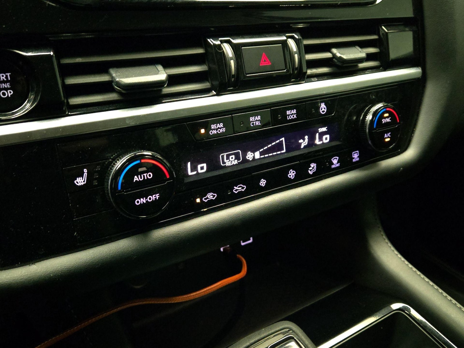 2025 Nissan Pathfinder SL - Photo 18