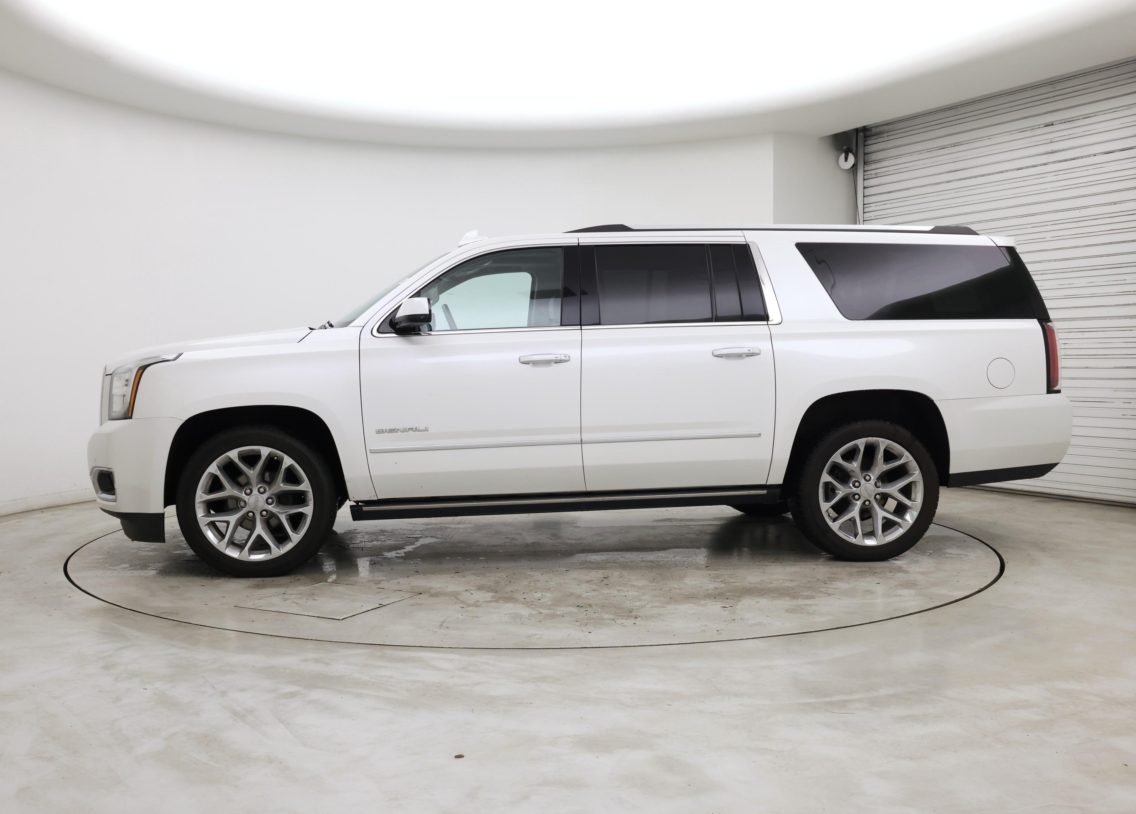Thumbnail: 2020 GMC Yukon XL - 3