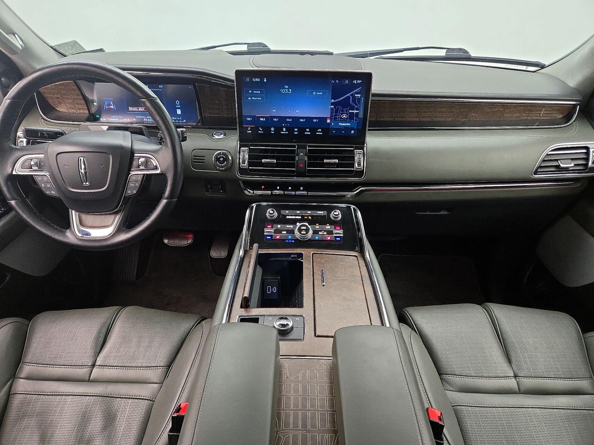 Thumbnail: 2023 Lincoln Navigator L - 9