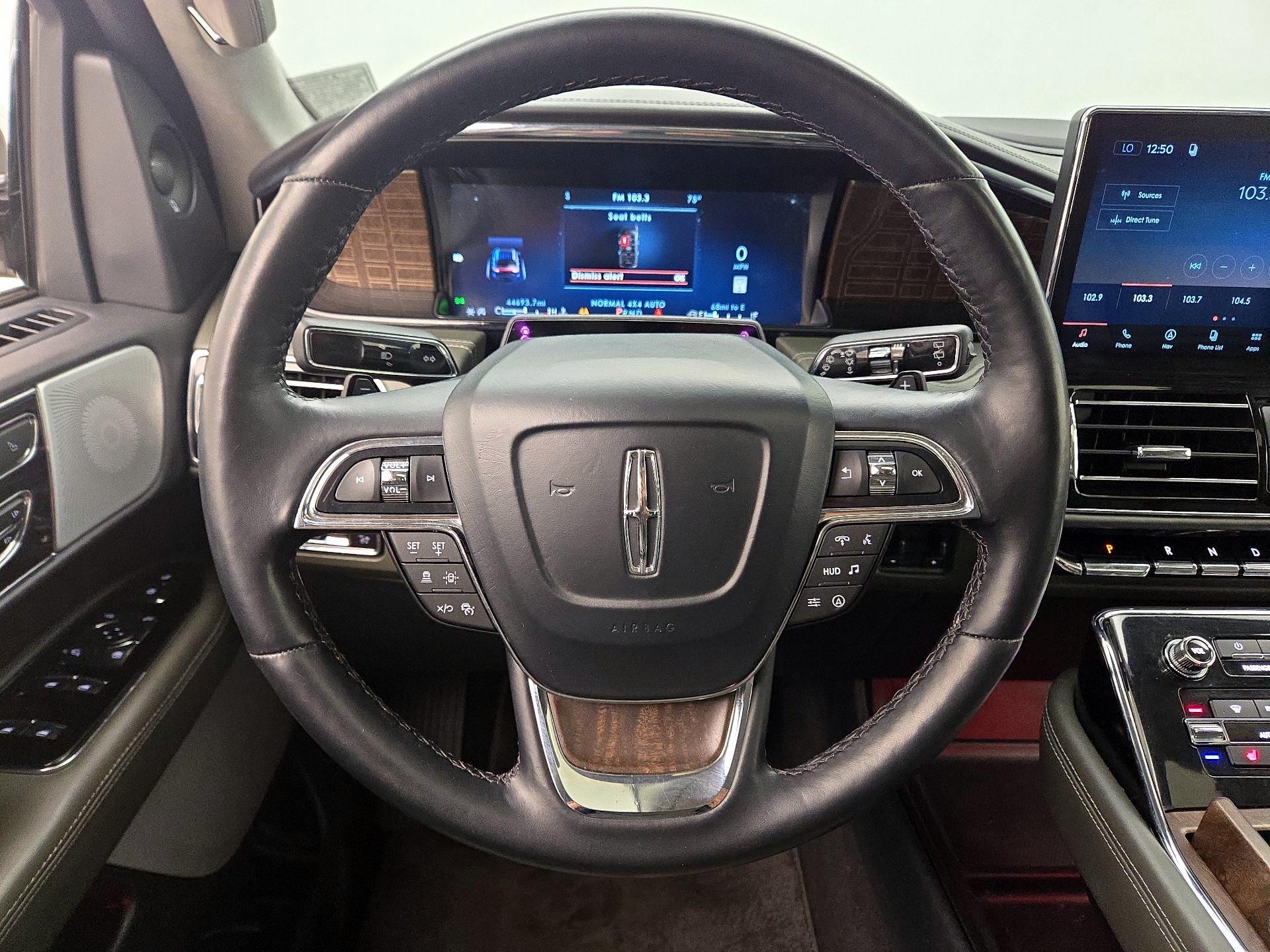 Thumbnail: 2023 Lincoln Navigator L - 10
