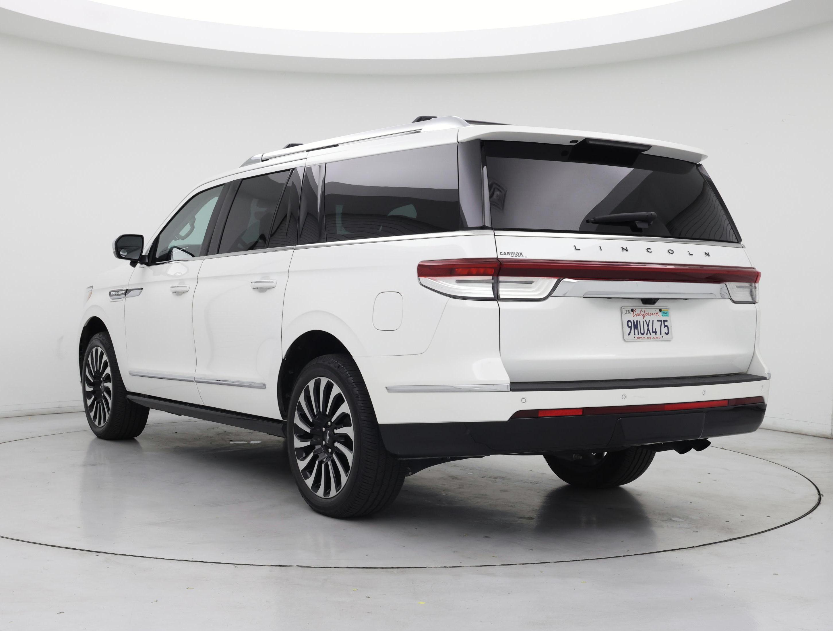 Thumbnail: 2023 Lincoln Navigator L - 2