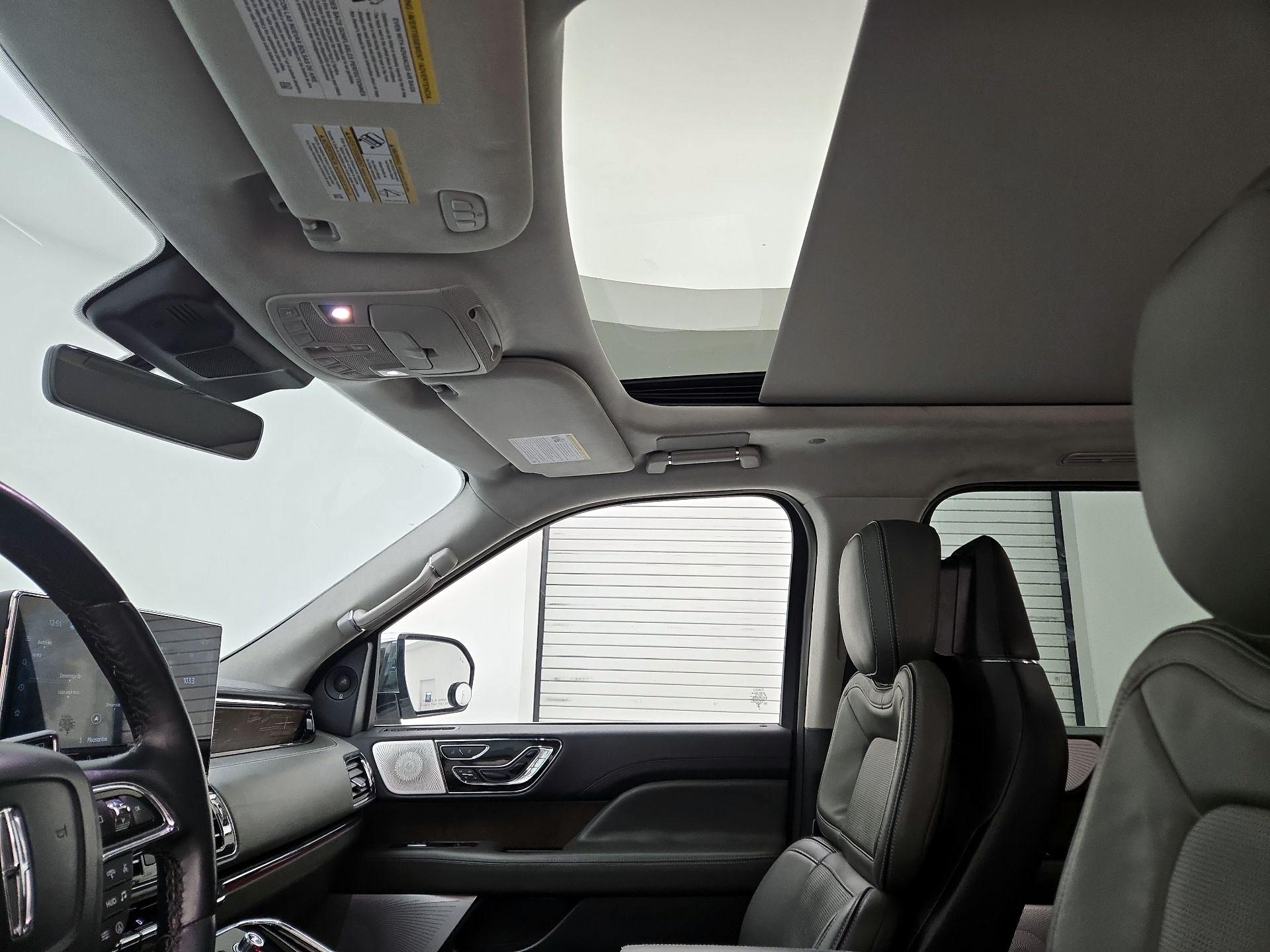 Thumbnail: 2023 Lincoln Navigator L - 19