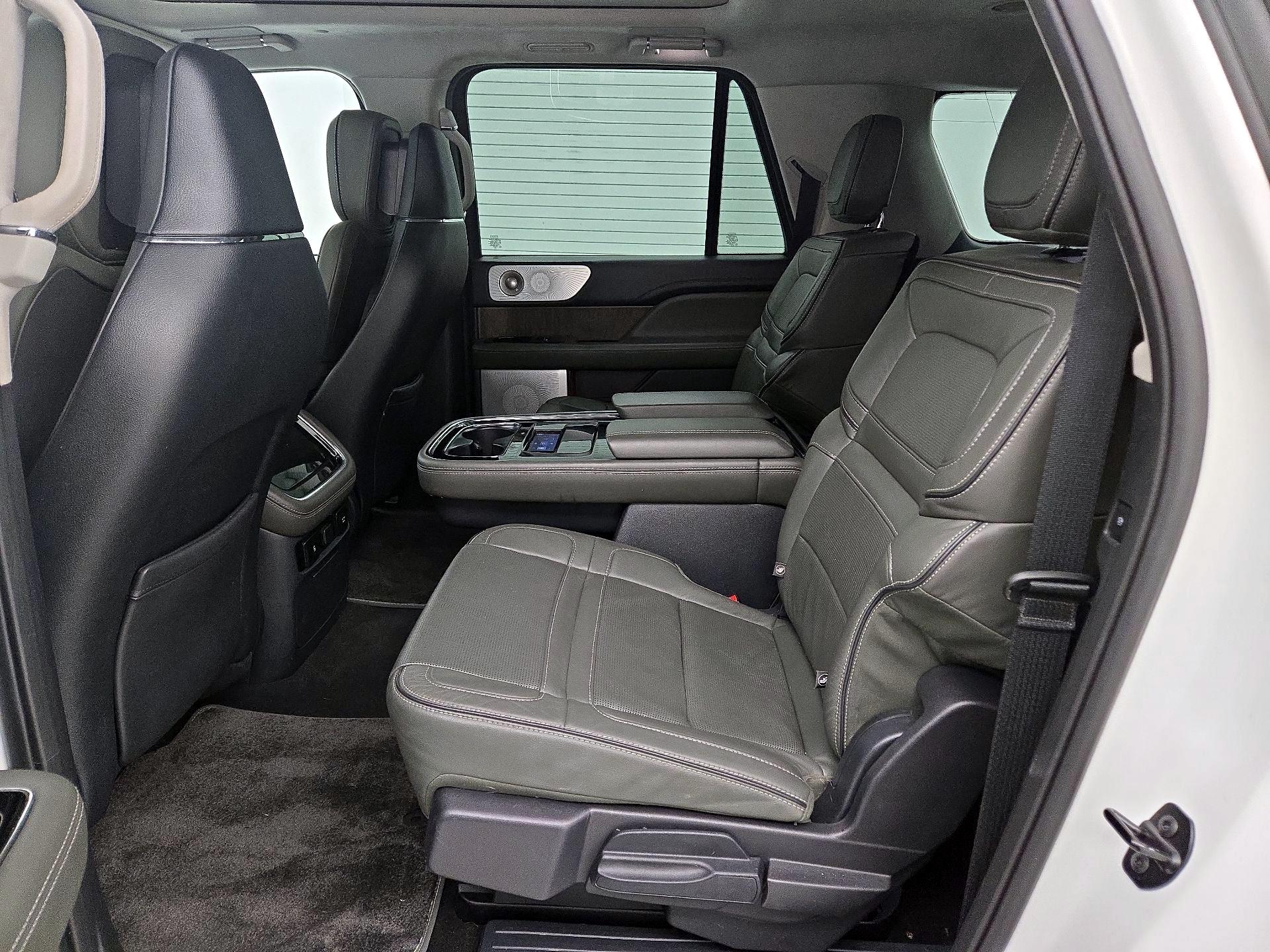 Thumbnail: 2023 Lincoln Navigator L - 20