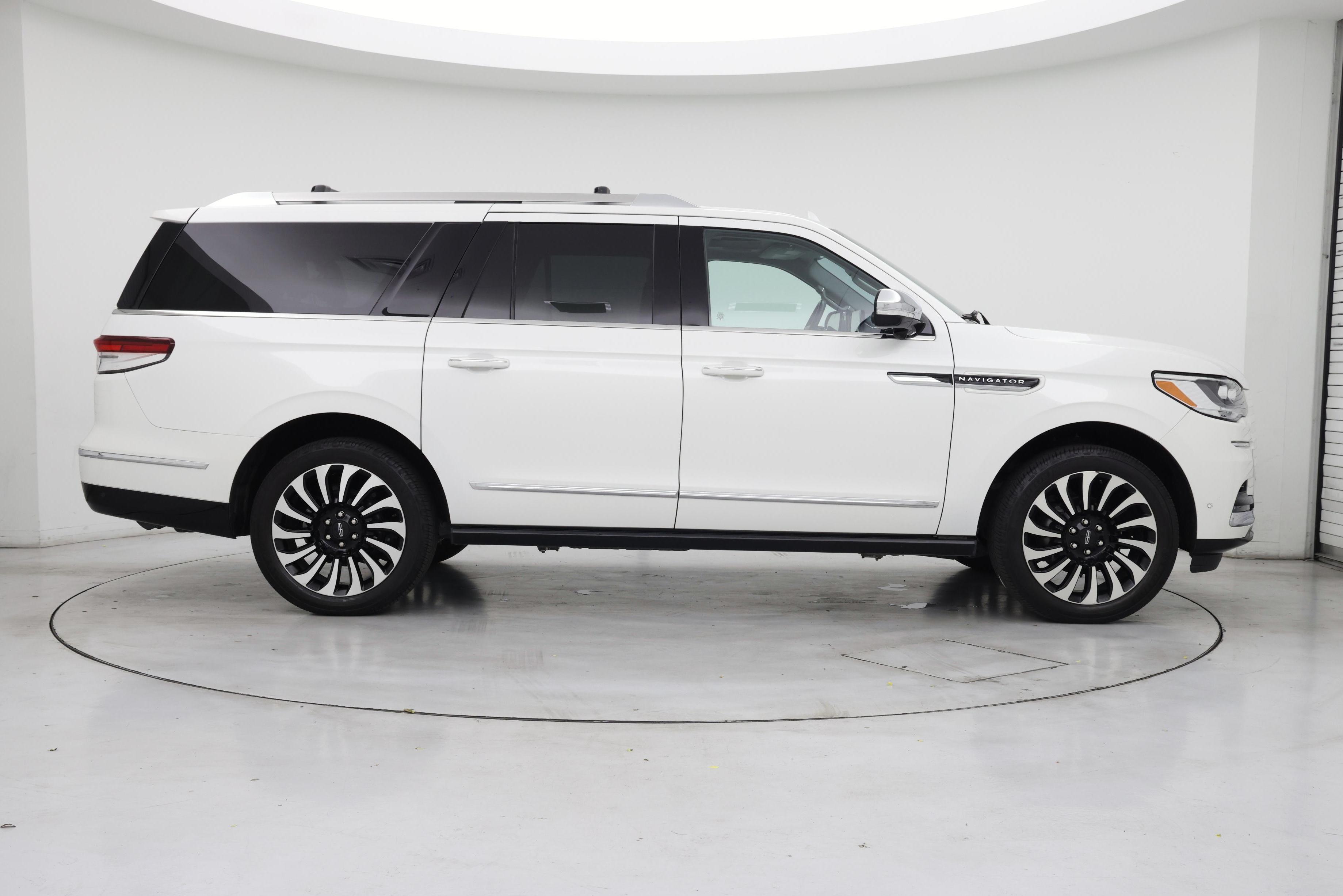 Thumbnail: 2023 Lincoln Navigator L - 7