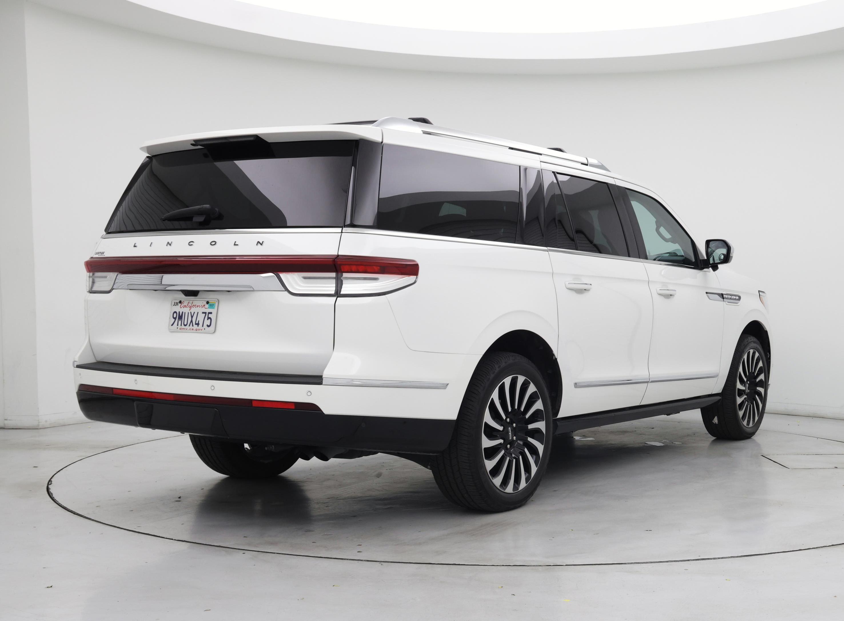 Thumbnail: 2023 Lincoln Navigator L - 8