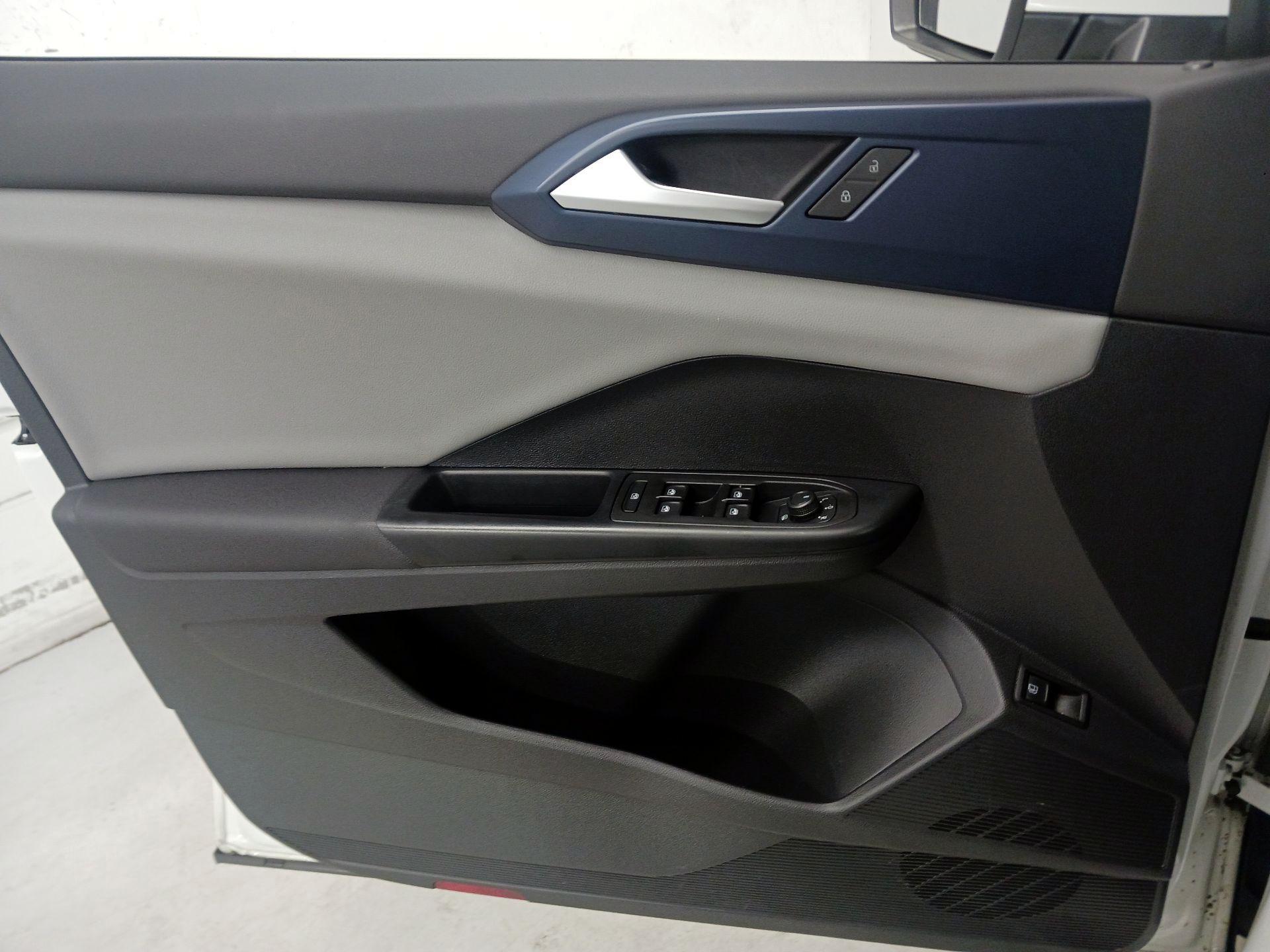 Thumbnail: 2022 Volkswagen Taos - 12