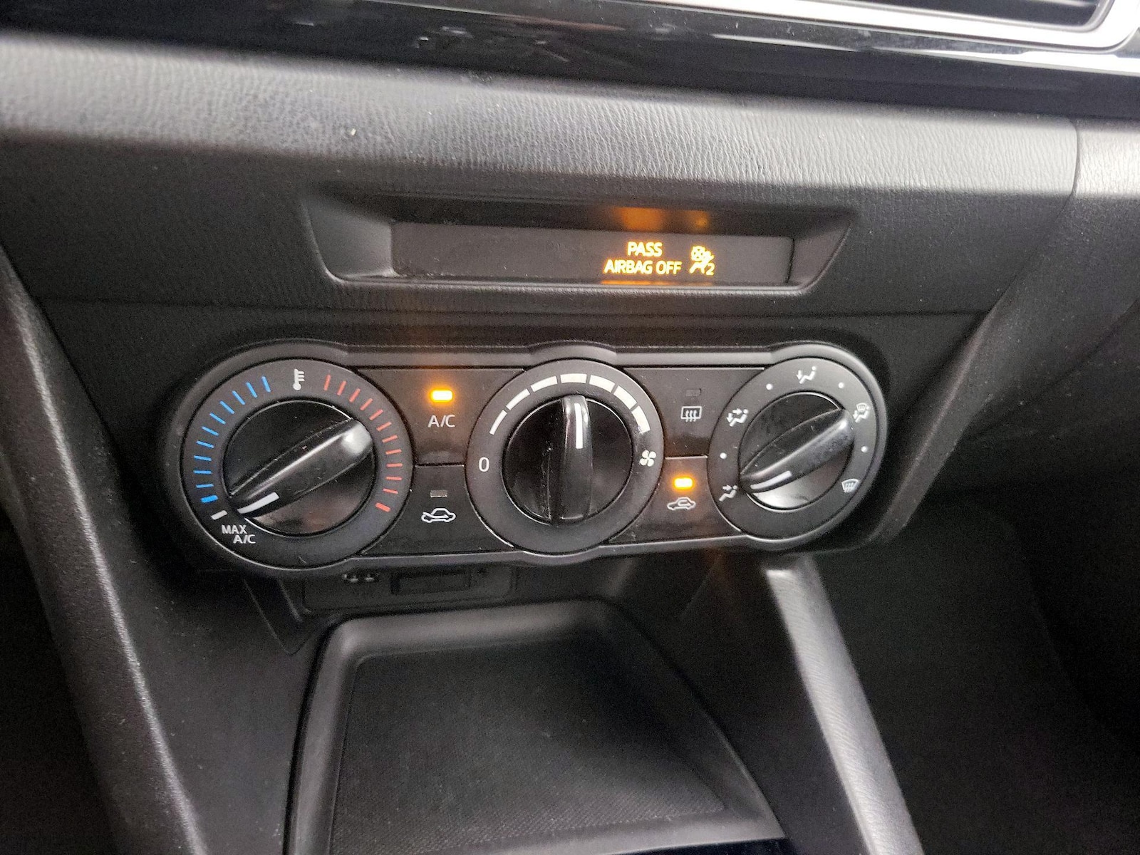 2016 Mazda MAZDA3 i Sport - Photo 18