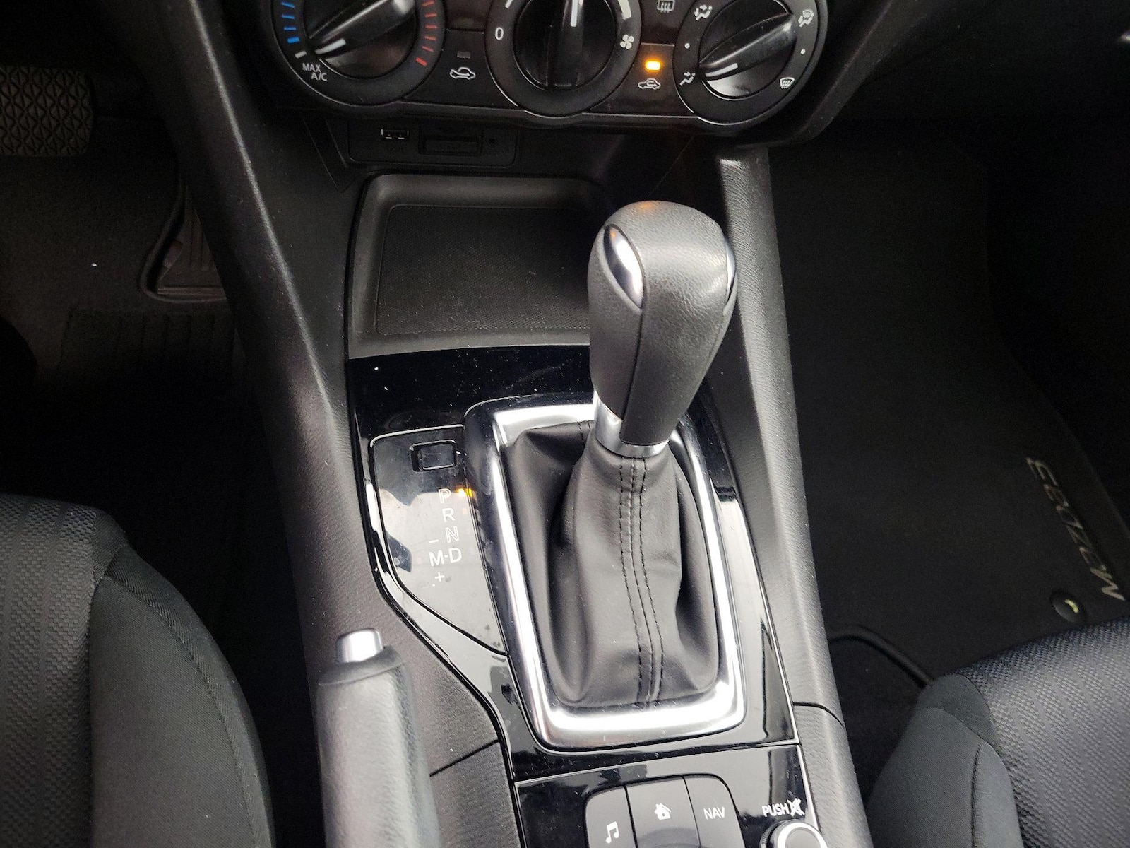 2016 Mazda MAZDA3 i Sport - Photo 19