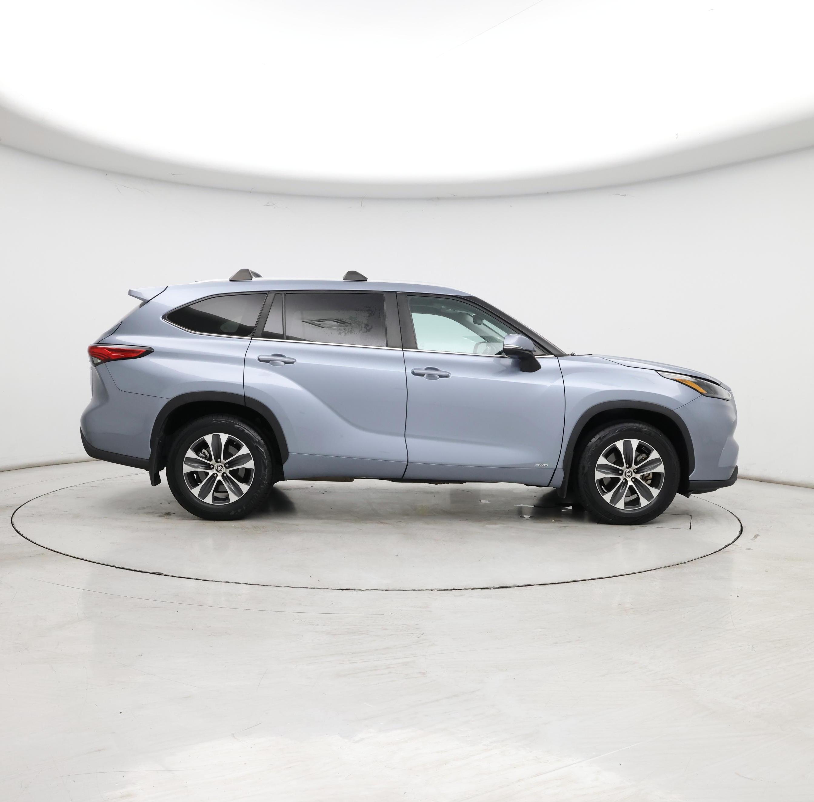 Thumbnail: 2023 Toyota Highlander - 7
