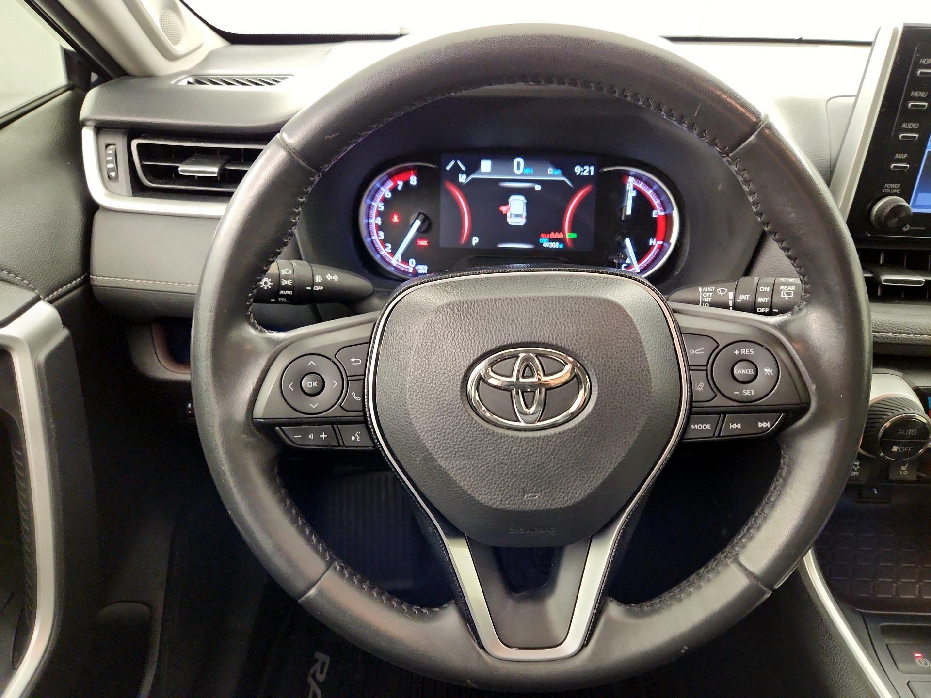 Thumbnail: 2020 Toyota RAV4 - 10