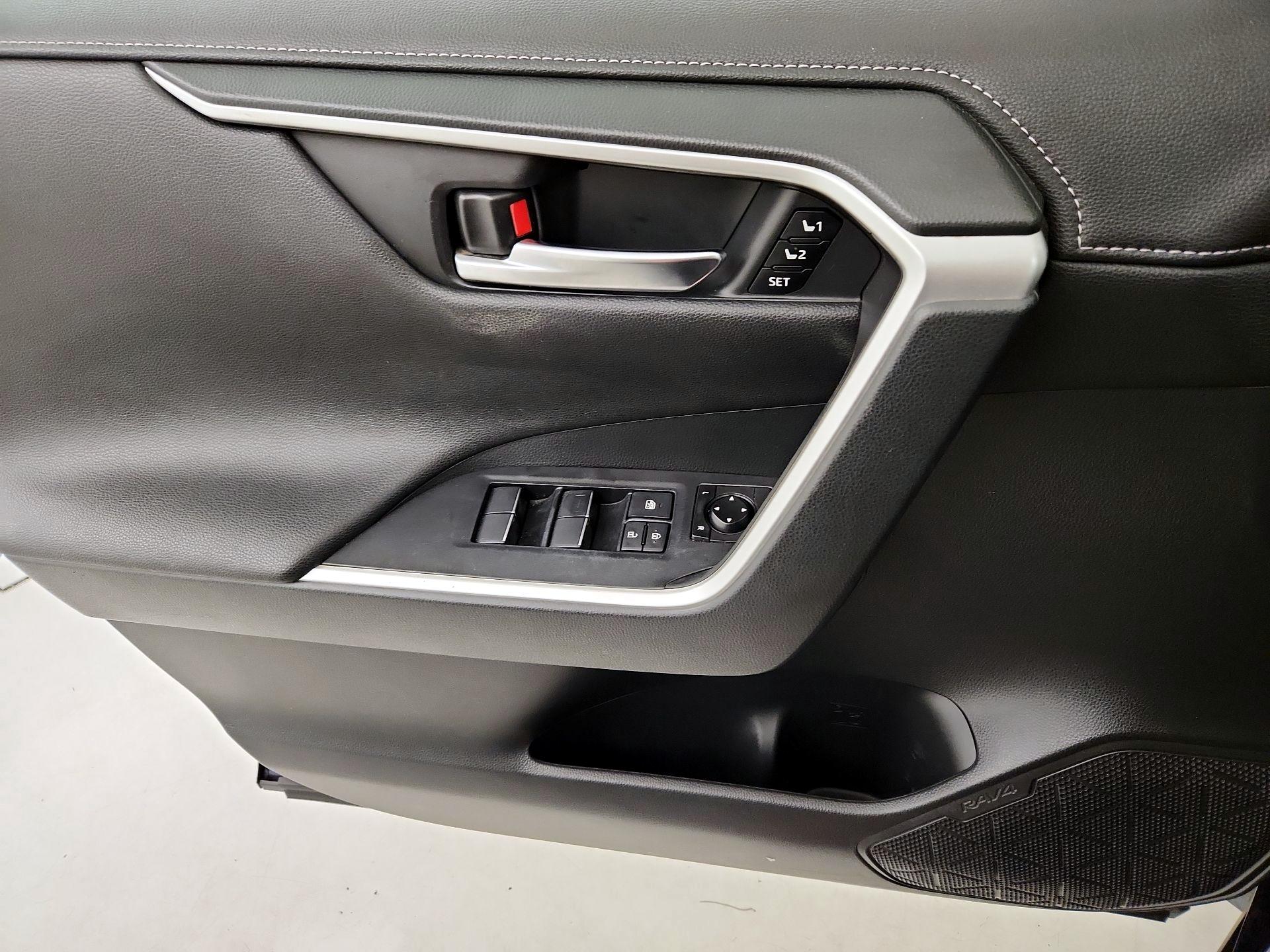 Thumbnail: 2020 Toyota RAV4 - 12