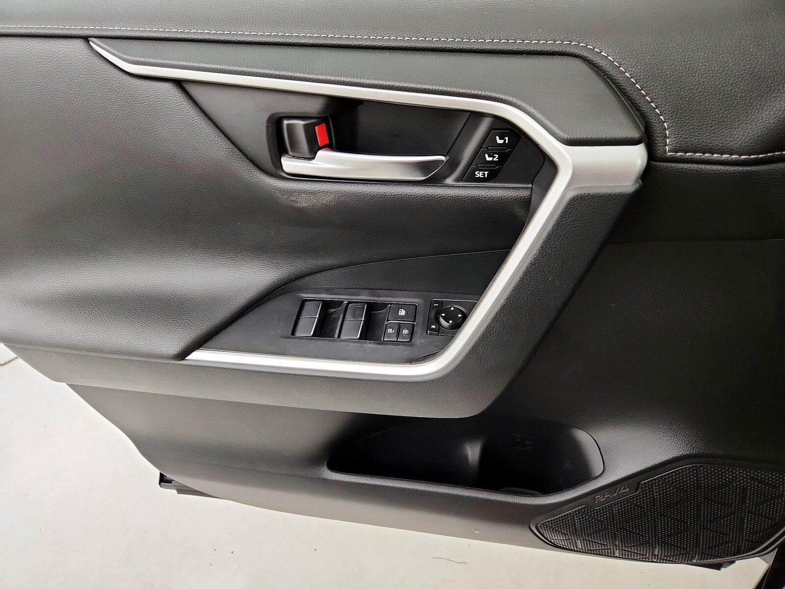 2020 Toyota RAV4 Limited - Photo 13