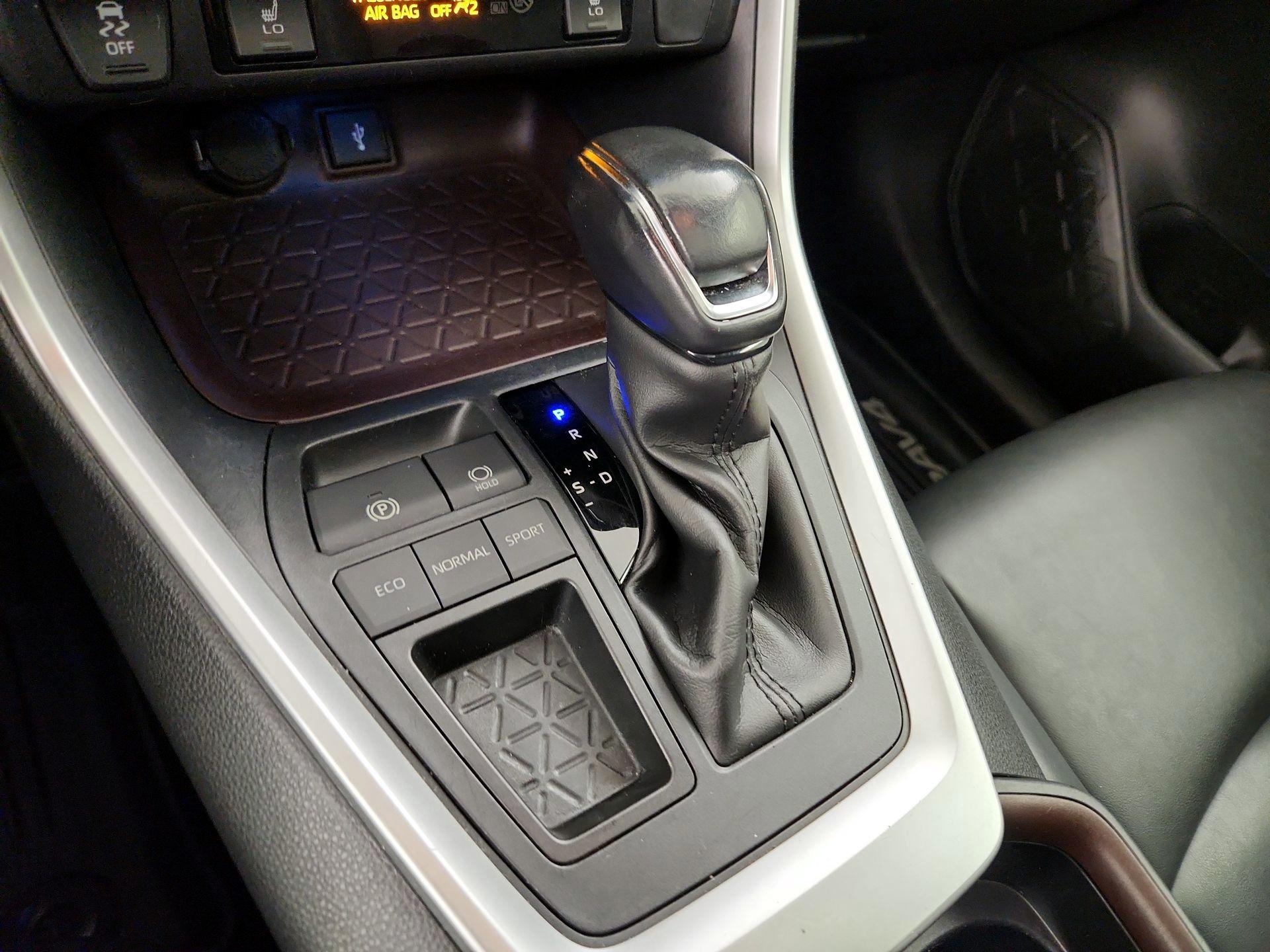 Thumbnail: 2020 Toyota RAV4 - 18