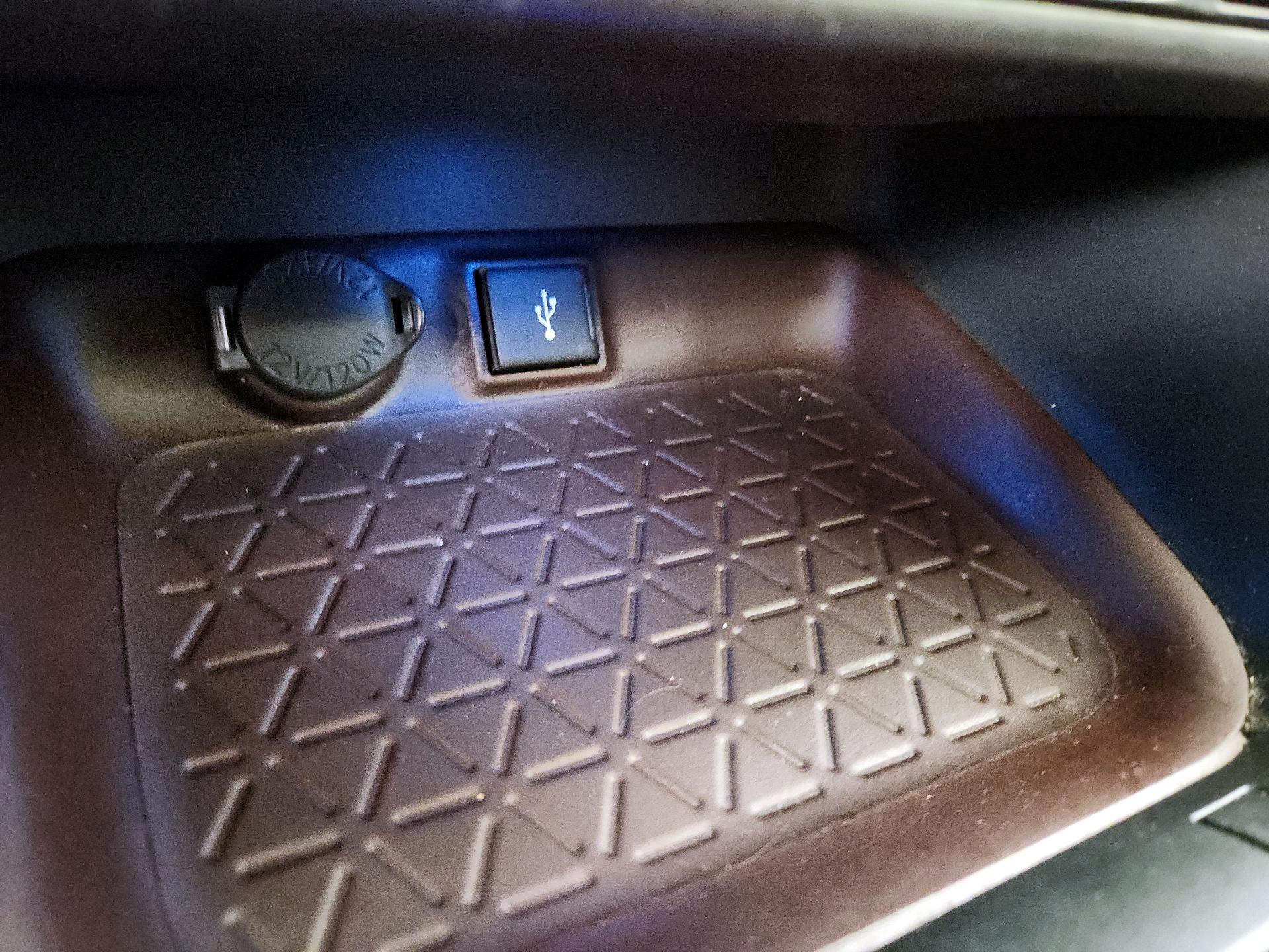 Thumbnail: 2020 Toyota RAV4 - 19