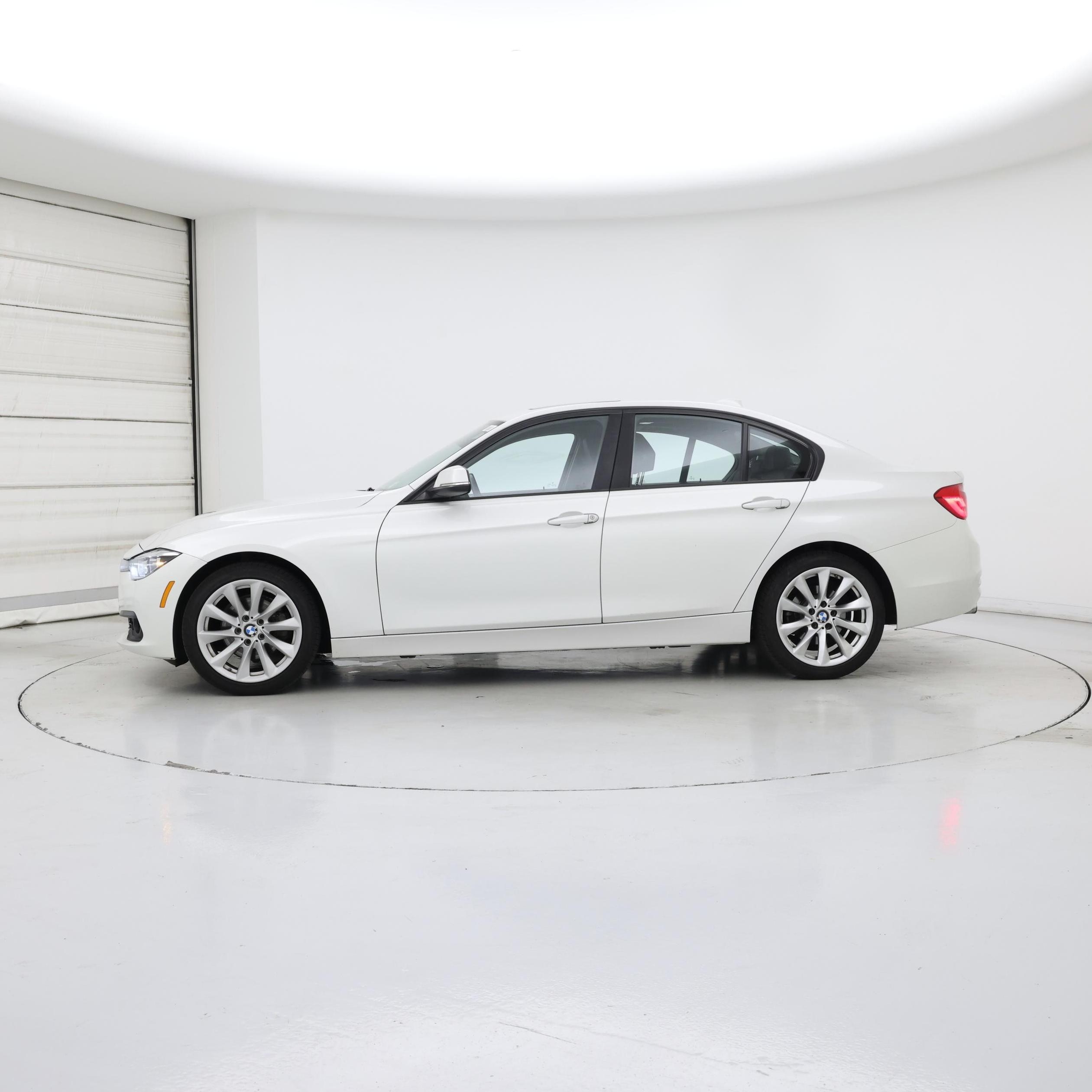 Thumbnail: 2018 BMW 3 Series - 3