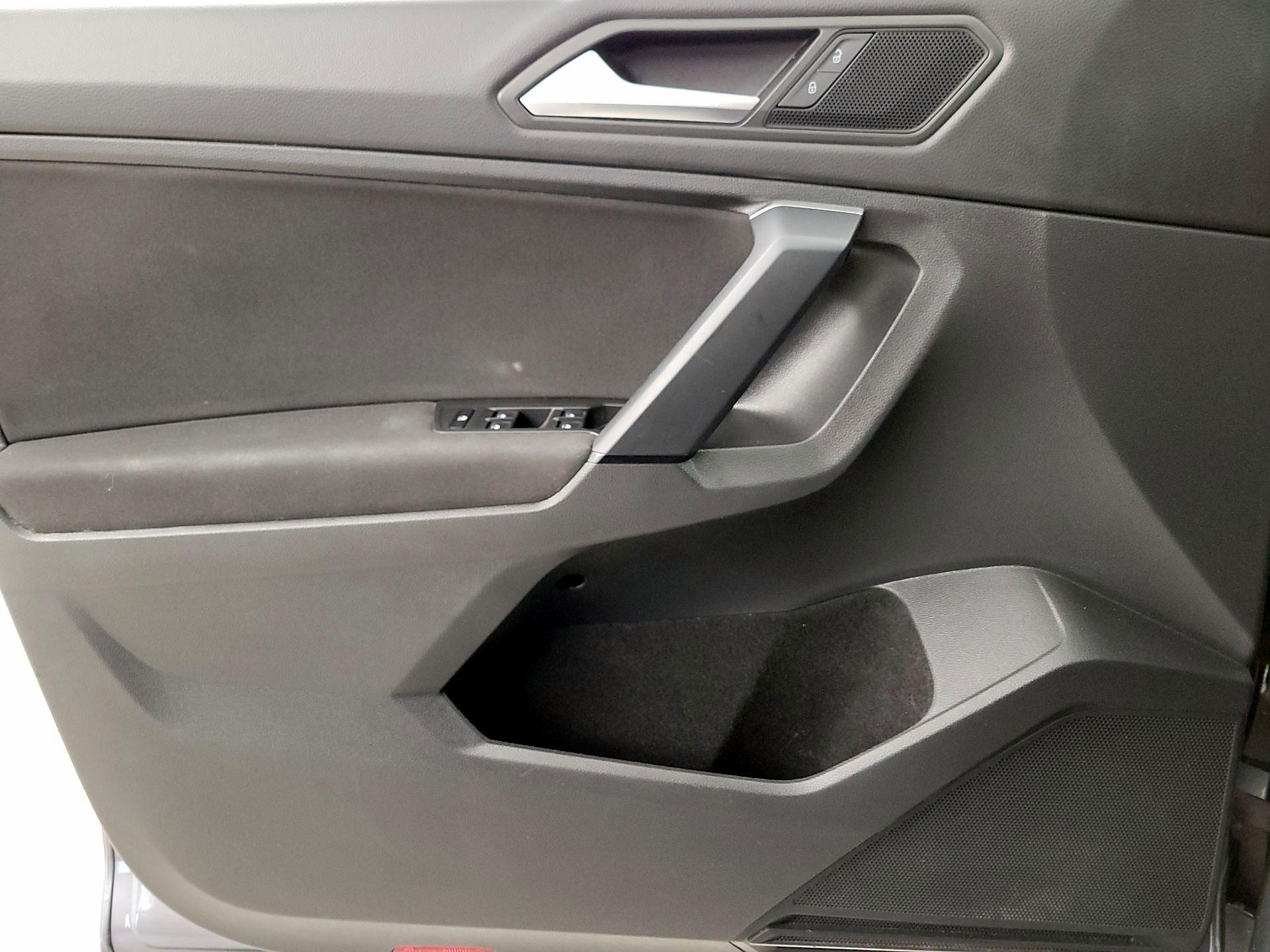 Thumbnail: 2019 Volkswagen Tiguan - 12