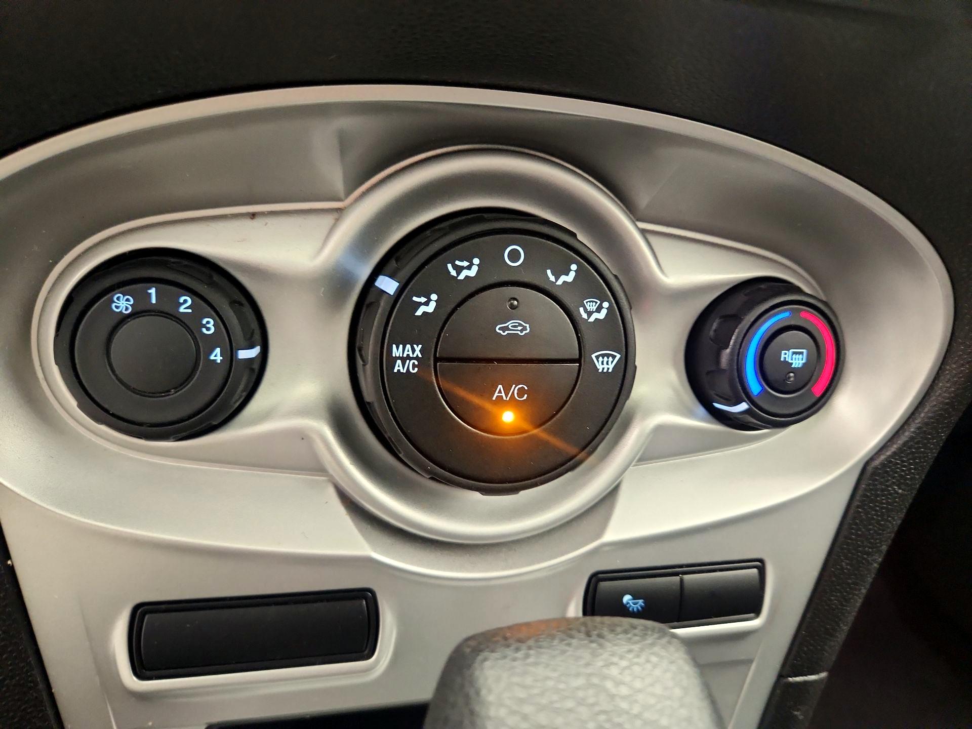Thumbnail: 2018 Ford Fiesta - 16