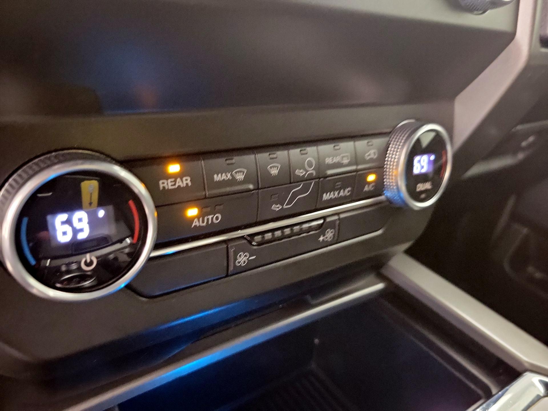 Thumbnail: 2021 Ford Expedition - 16